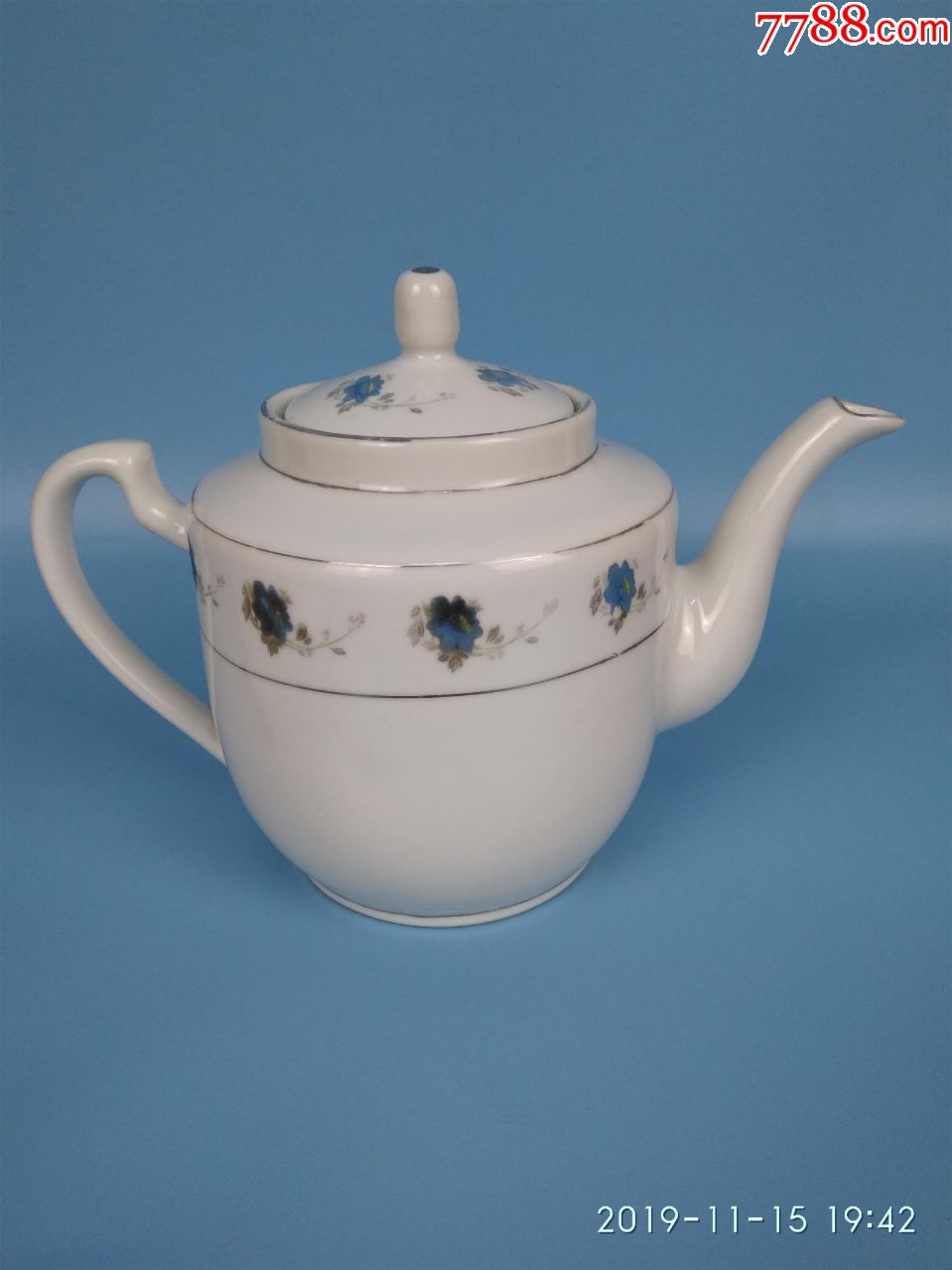 567精品景德镇艺术瓷厂制繁体底款白瓷花卉大茶壶茶具老瓷器老物件