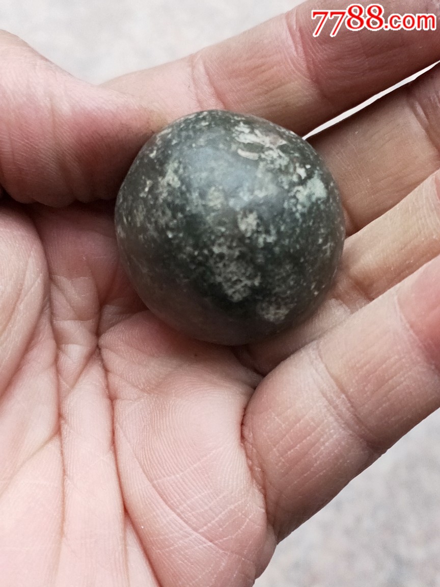 年份不错的青铜球