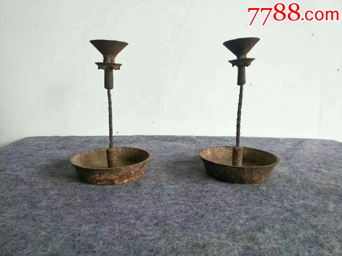 清代老铸铁文房铁灯一对造型古朴典雅.