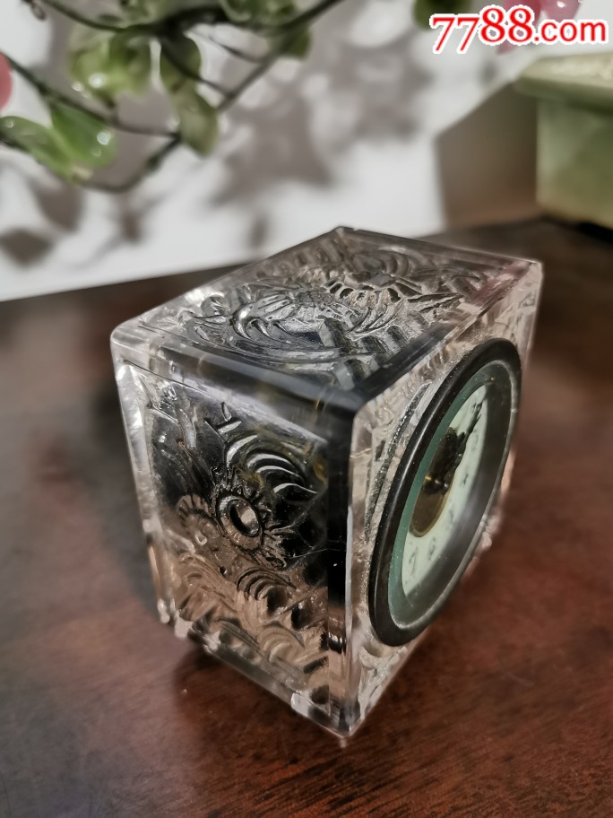 伪满时期日本遗留琉璃钟表