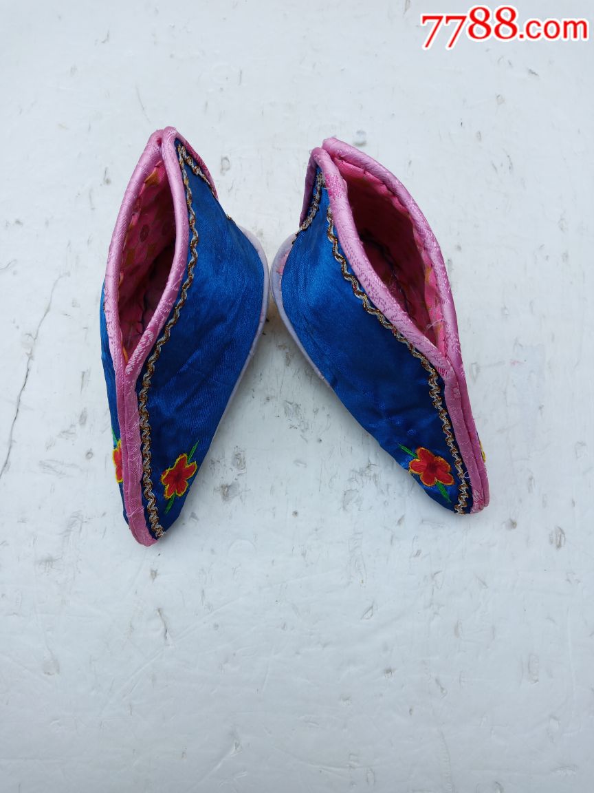 50年代三寸金莲绣花鞋(包老)