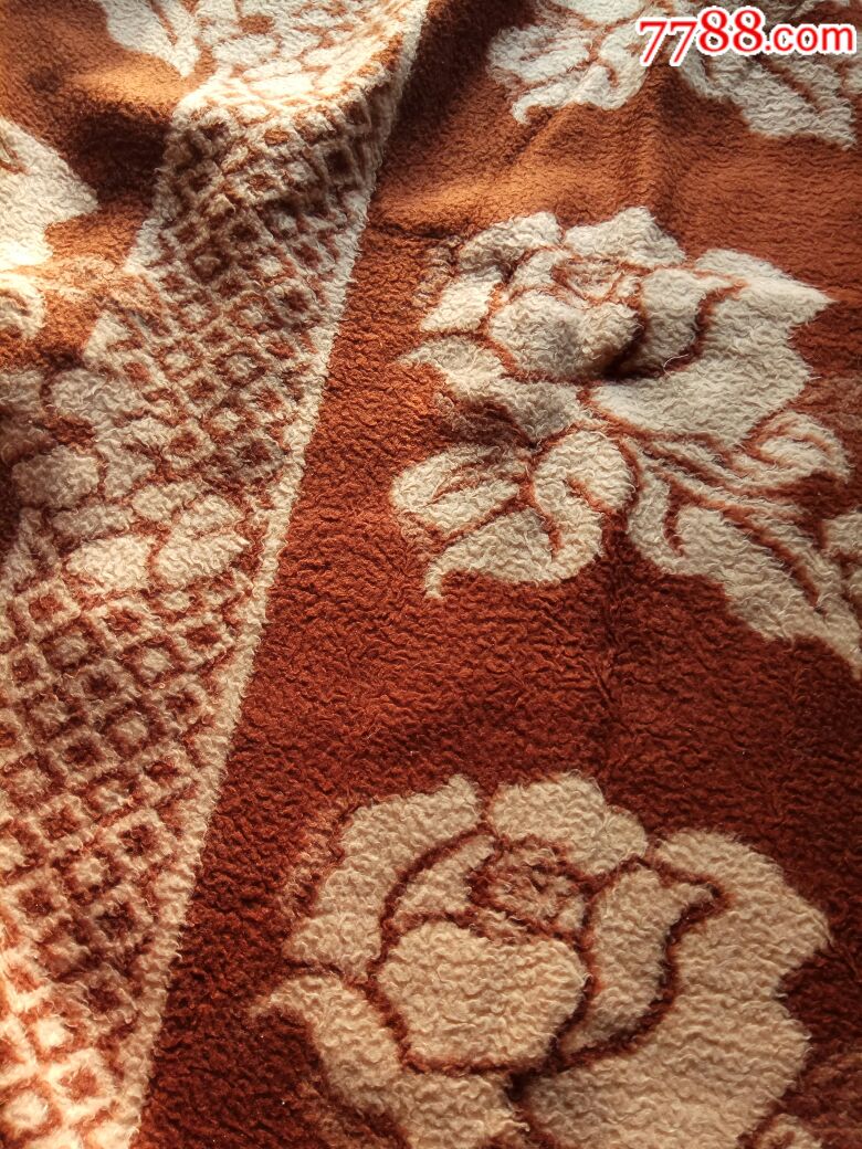 好品相老式棕白相间毛毯一条.