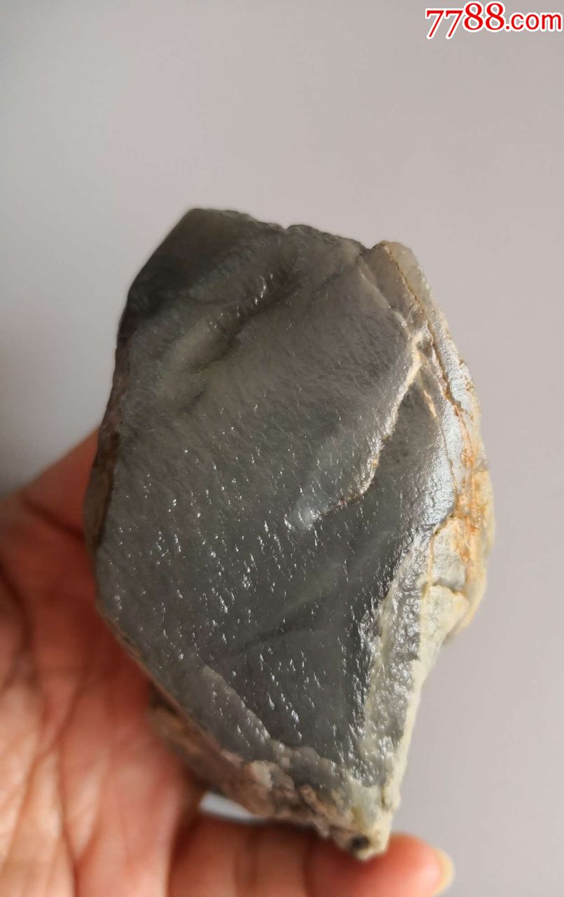 3475稀有和田玉烟青戈壁料原石311克