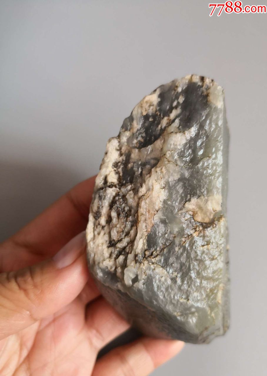 3475稀有和田玉烟青戈壁料原石311克