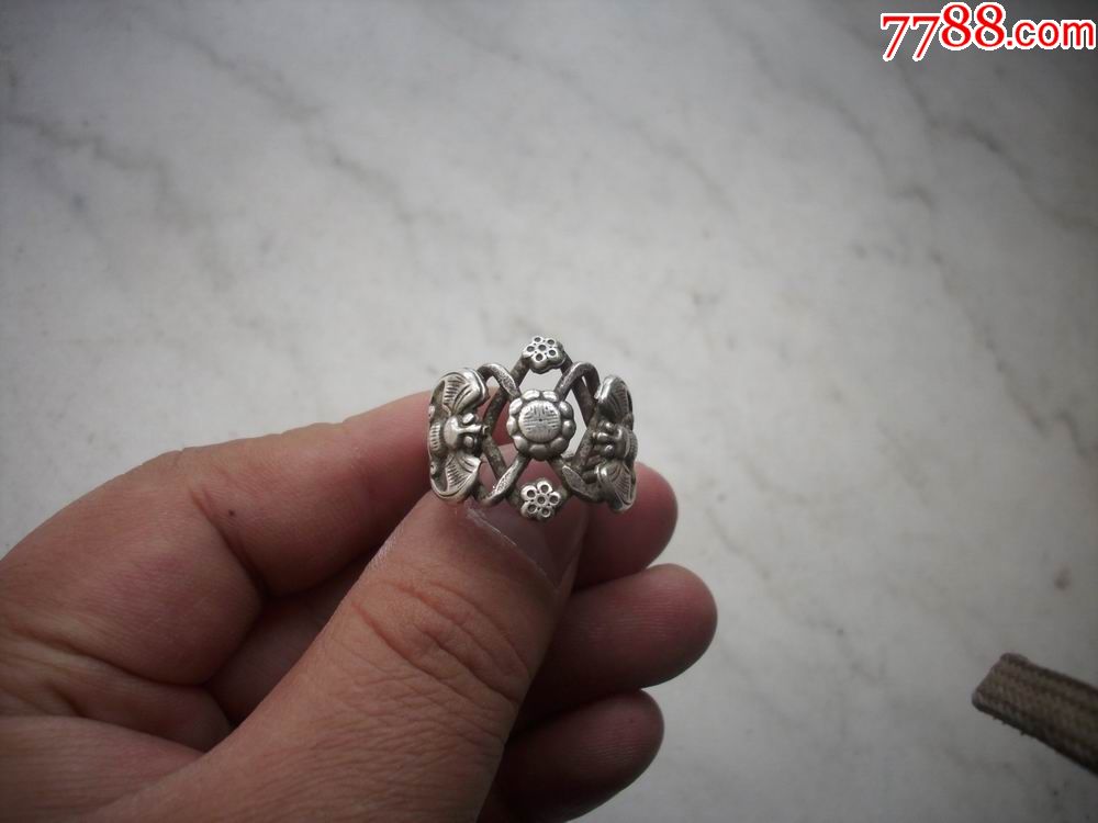 清代四连环双福捧寿老银戒指一个