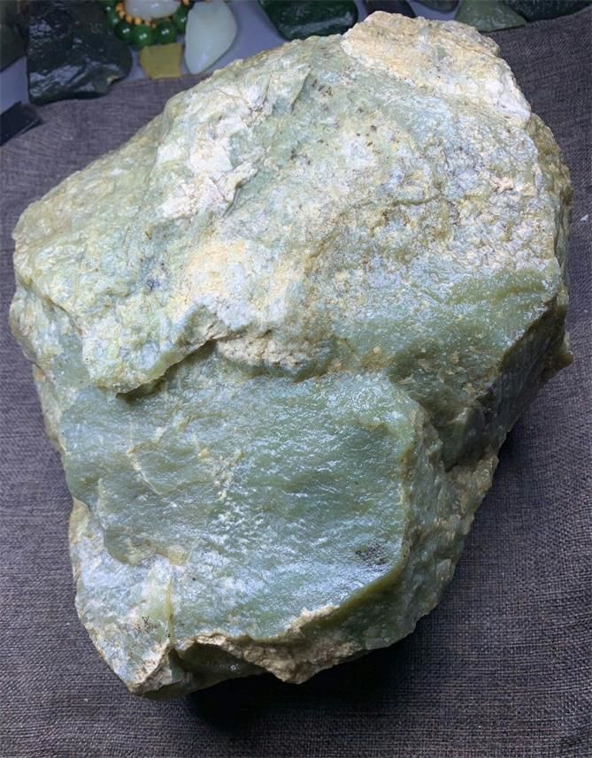 14850克精品和田玉青玉山料