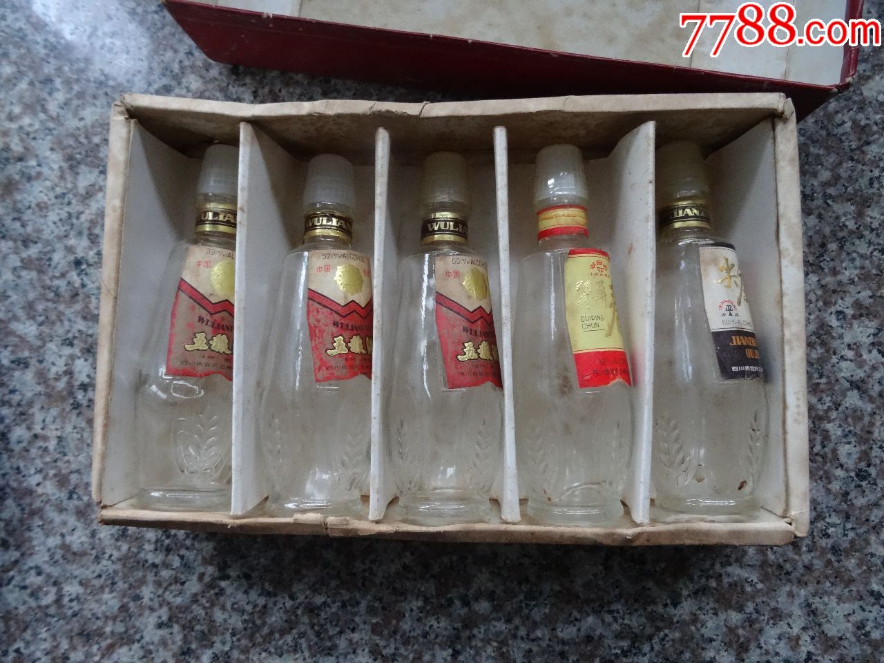 五粮液五朵金花酒瓶一盒(见描述)