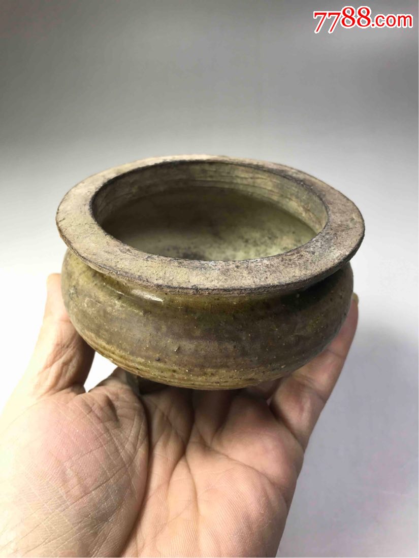 清代土黄釉三足旋纹文房陶香炉