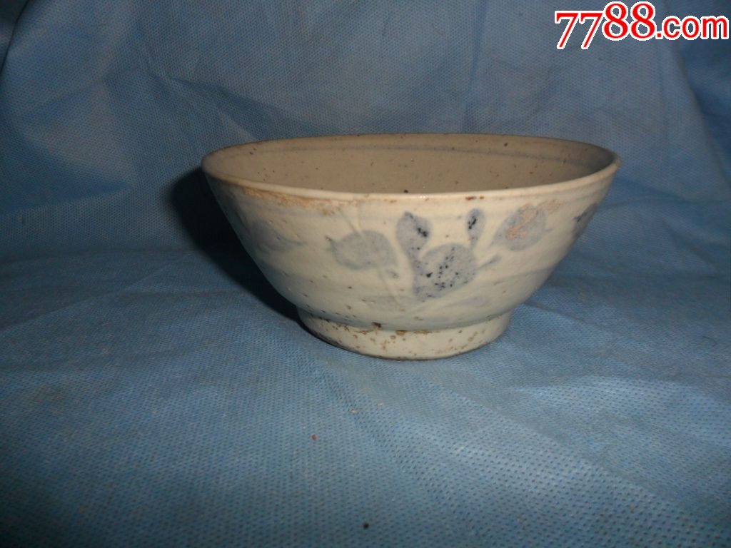 (明代早期)青花花卉纹碗.