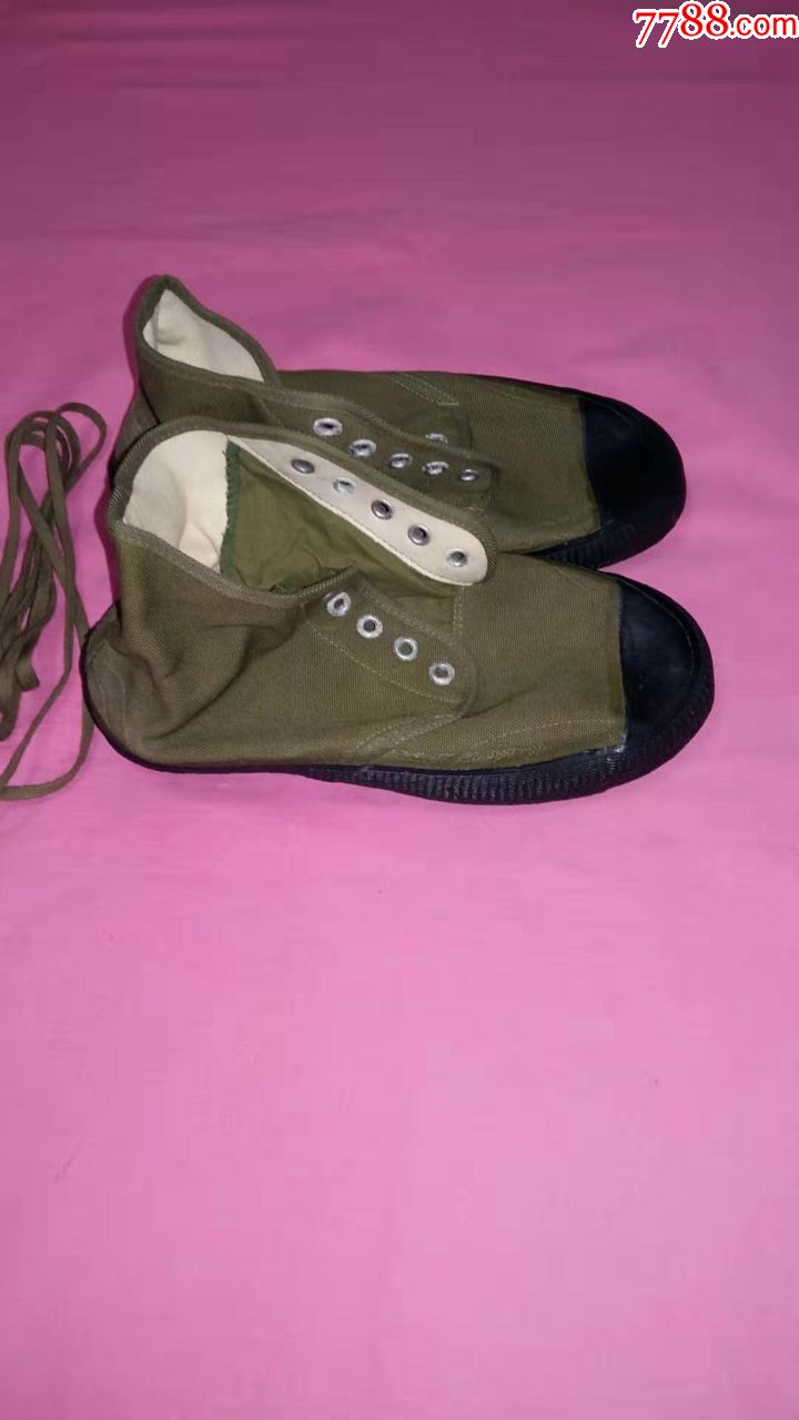 全新文革60--70年代大帆布黑胶《团结牌》解放鞋沈阳胶鞋厂制造!