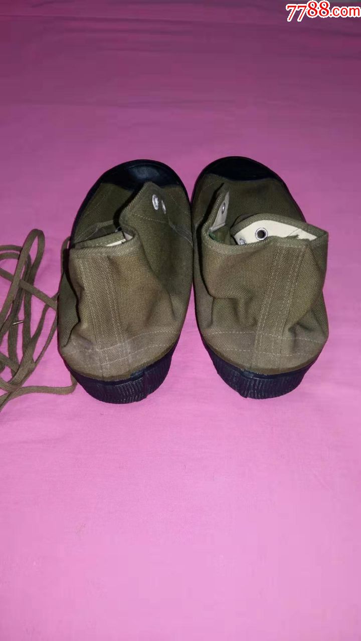 全新文革60--70年代大帆布黑胶《团结牌》解放鞋沈阳胶鞋厂制造!