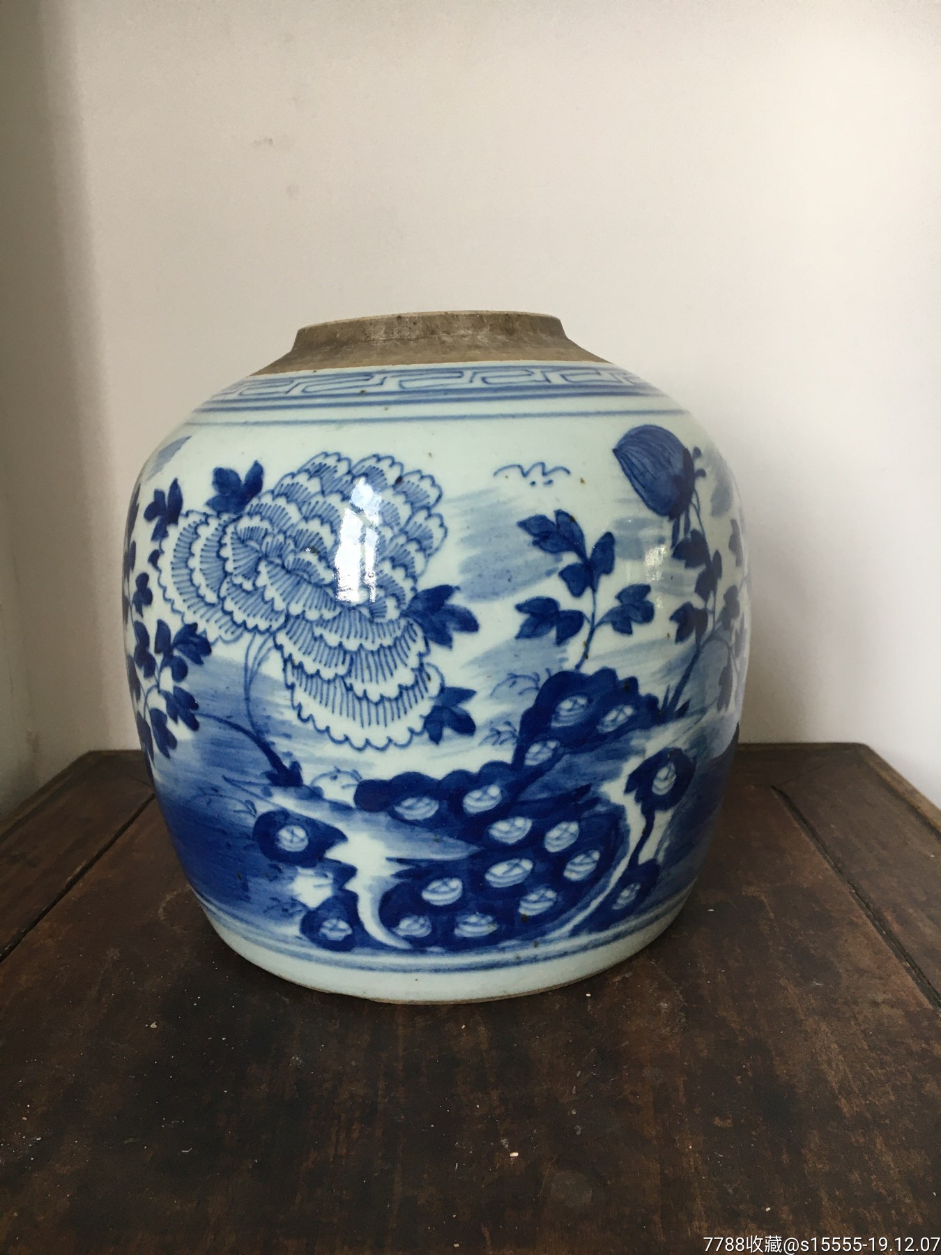 淡青花牡丹花罐一个