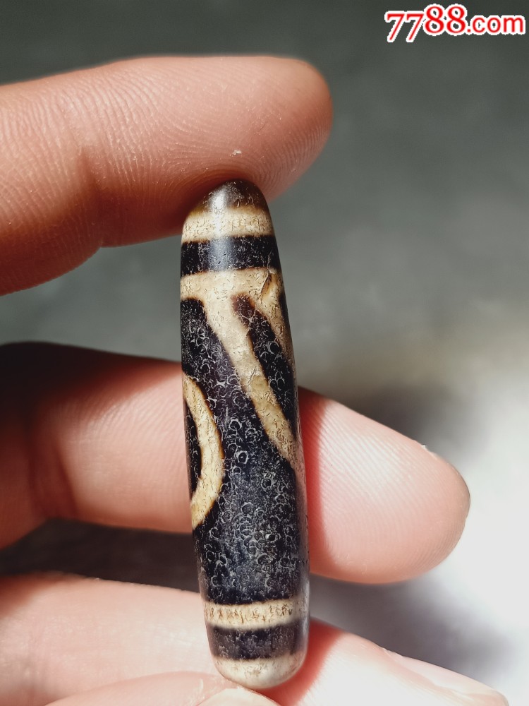 藏传一眼靠山天珠