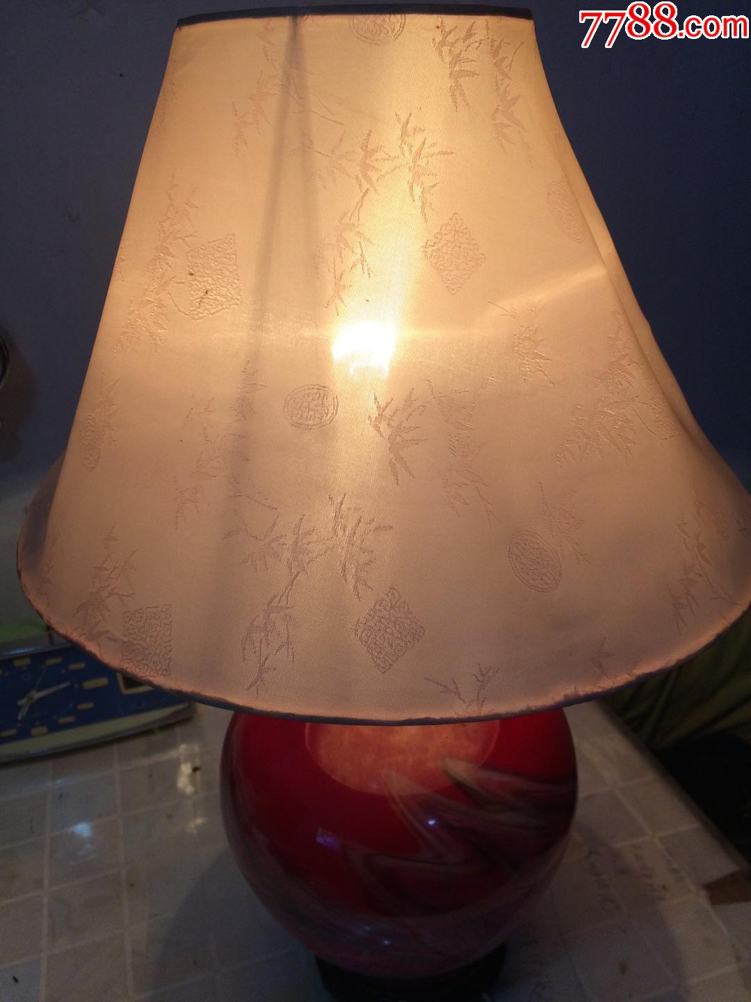 漂亮的彩虹琉璃台灯