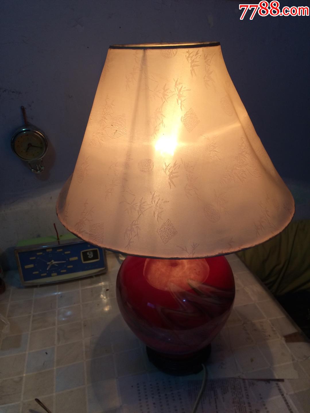 漂亮的彩虹琉璃台灯