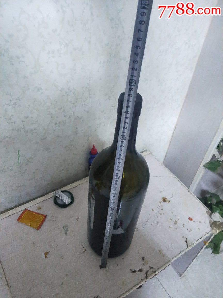 外国超大酒瓶