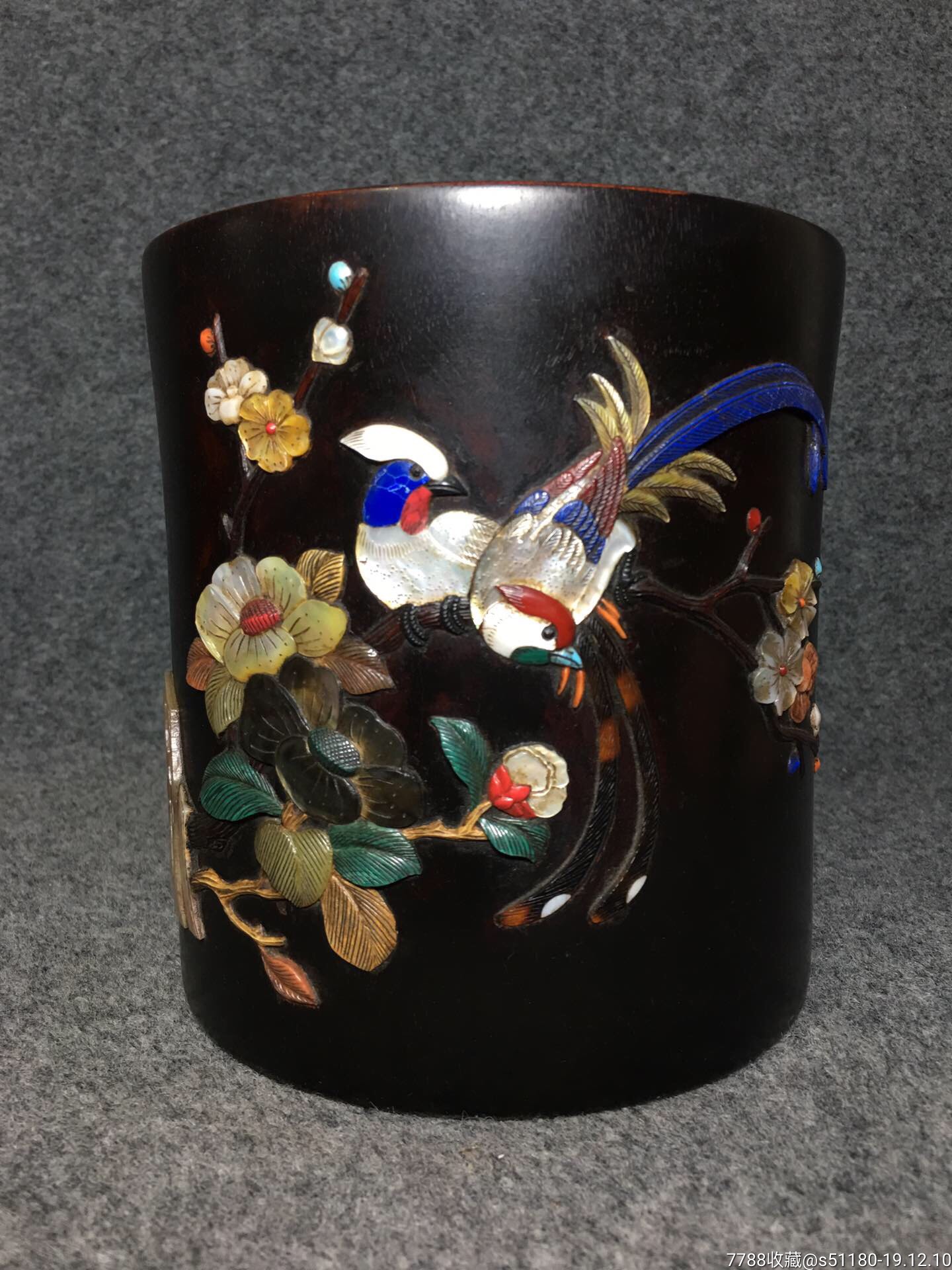 紫檀百宝镶嵌笔筒,高16.5厘米,口径15.5厘米,重1540克