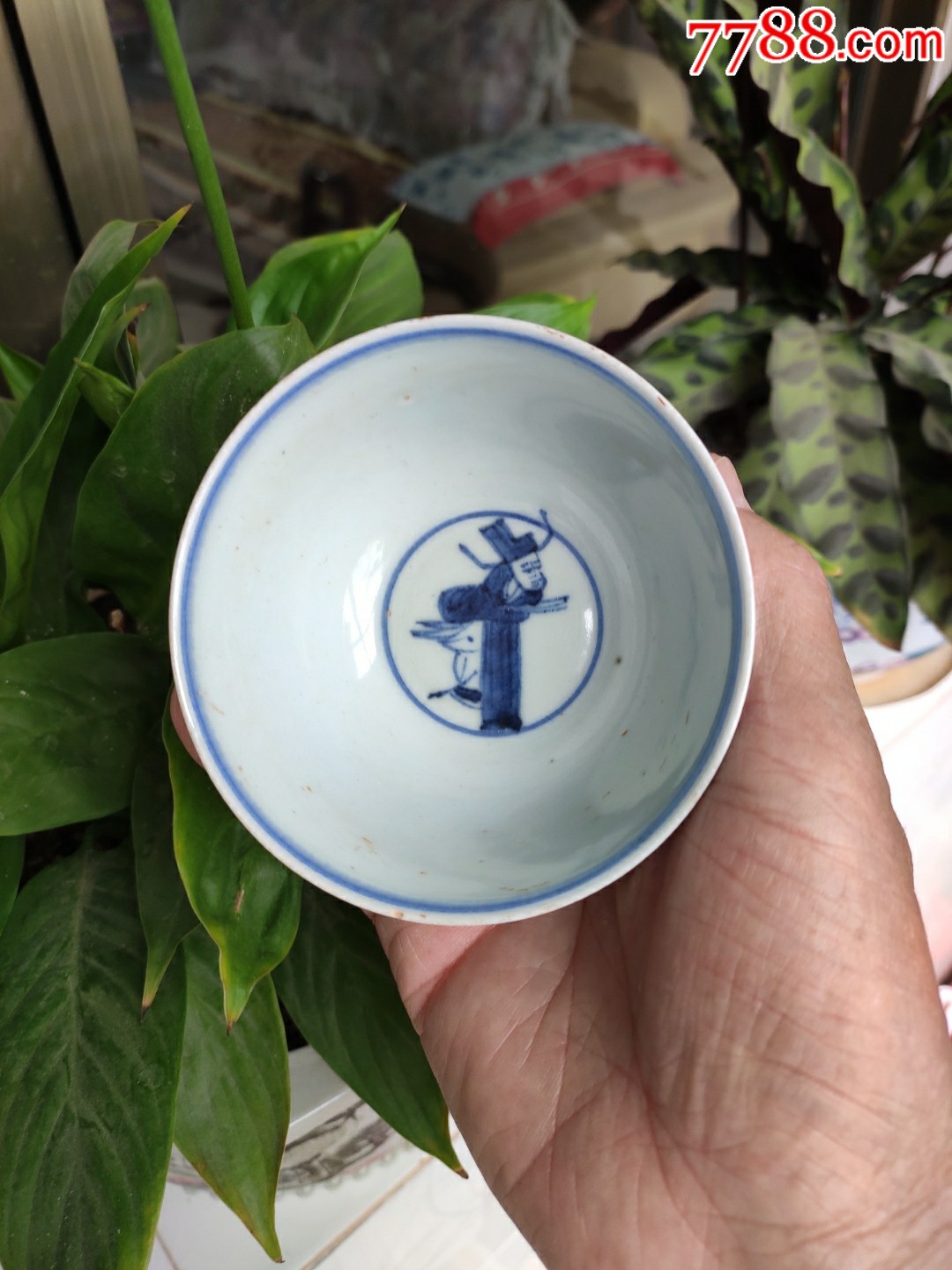 青花人物压手杯一对.