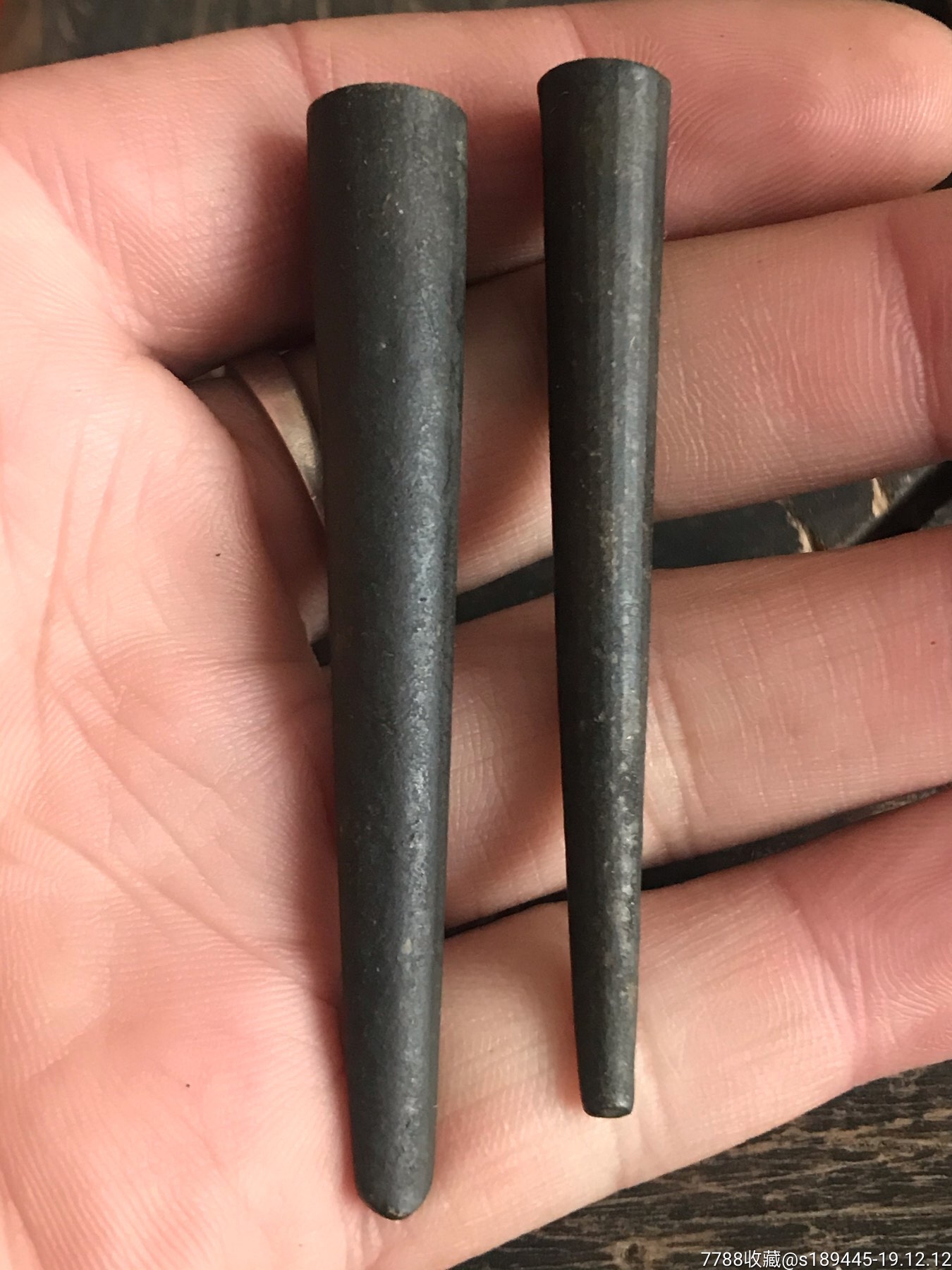 老铜毛笔帽两个,厚实无漏裂,品相如图保真保老不议价