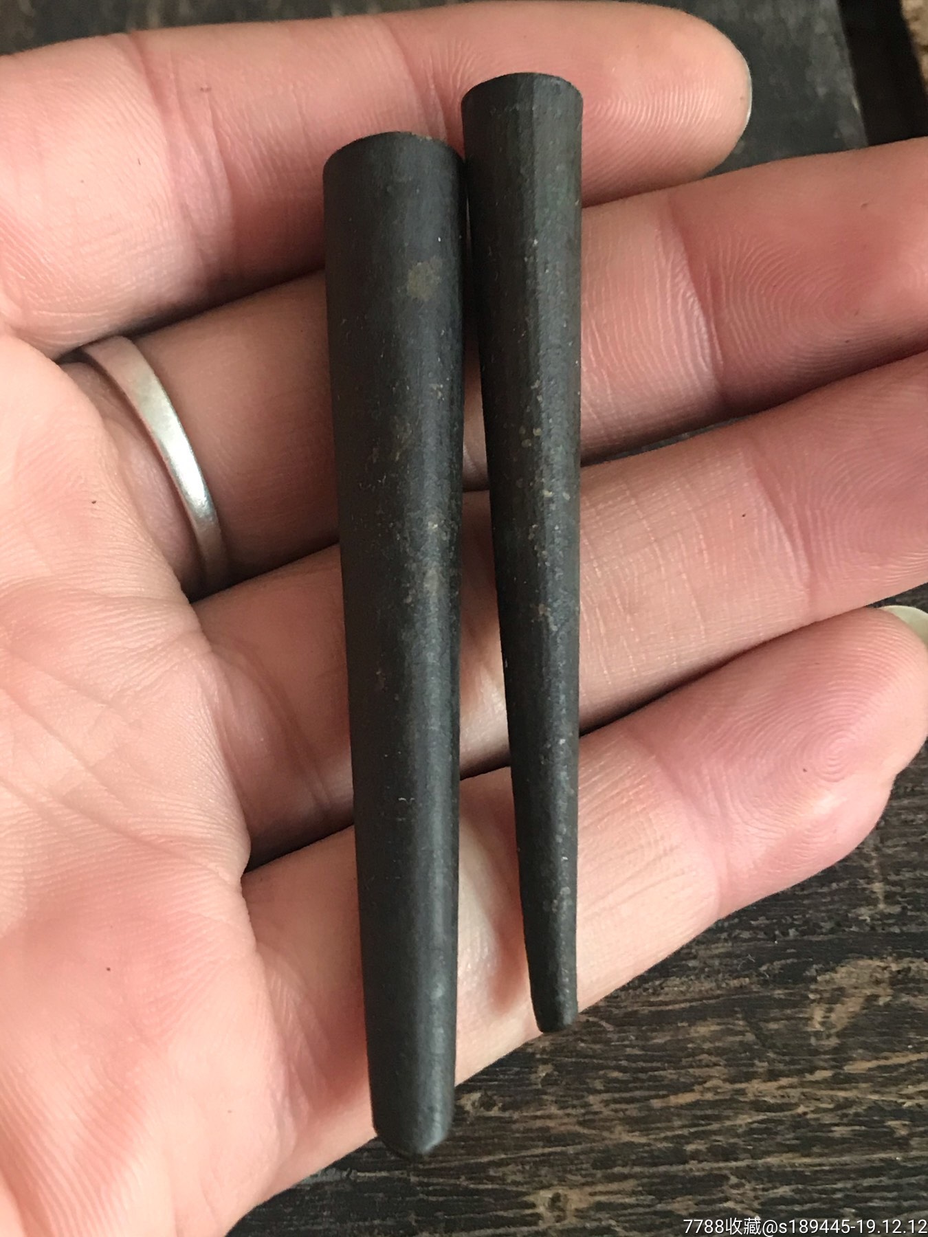 老铜毛笔帽两个,厚实无漏裂,品相如图保真保老不议价