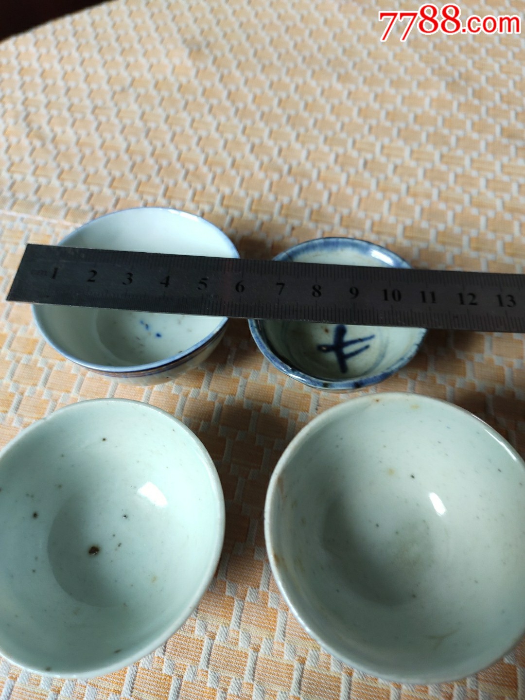 青花小酒杯四只.