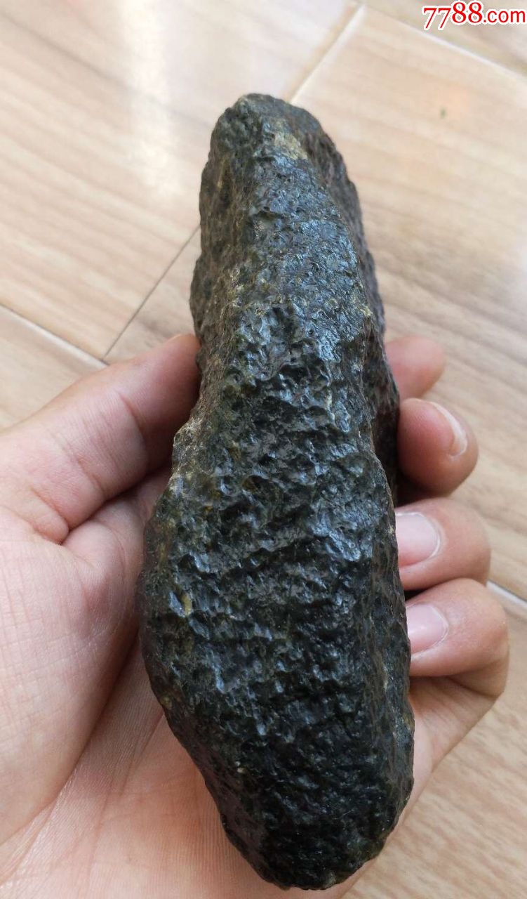 3537和田玉黑青戈壁料原石523克