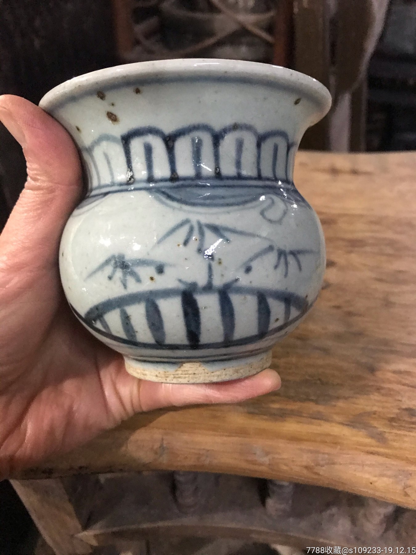 德化窑明代青花人物渣斗