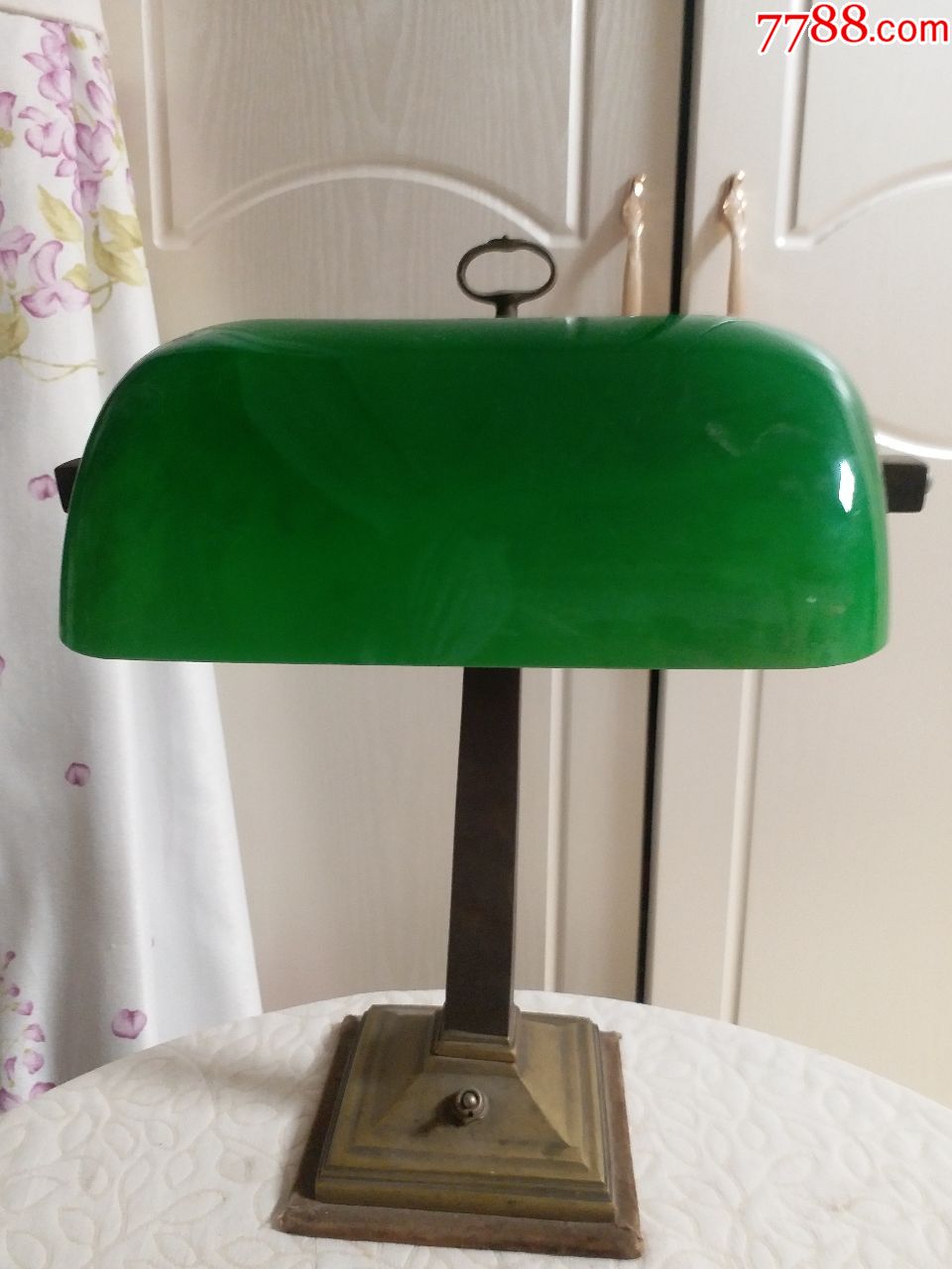 民国时期办公等用铜架台灯原玻璃罩做工厚实规整