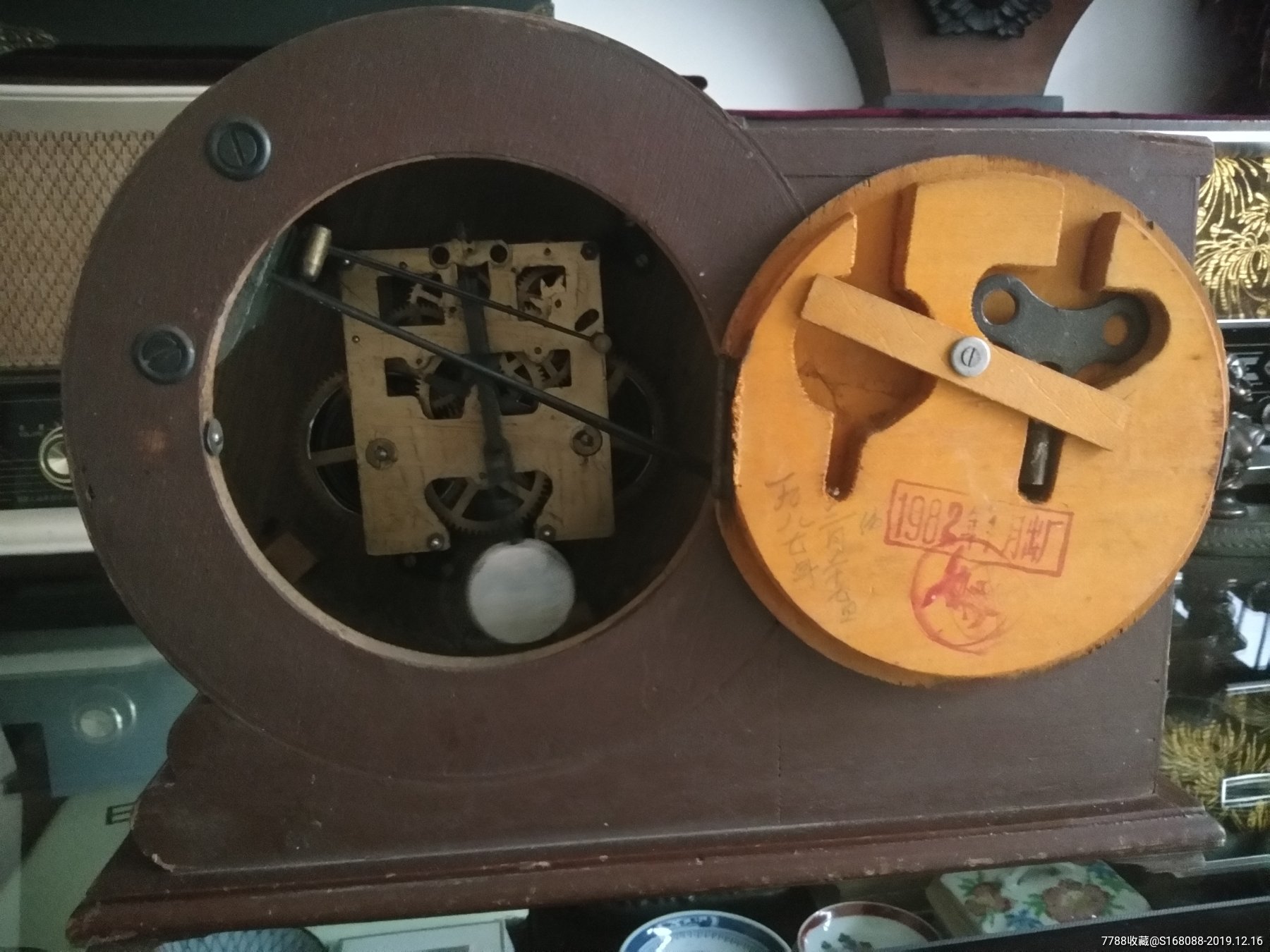 文革时期七八十年代老大连火炬牌树根老座钟老钟表机械上弦老式台钟