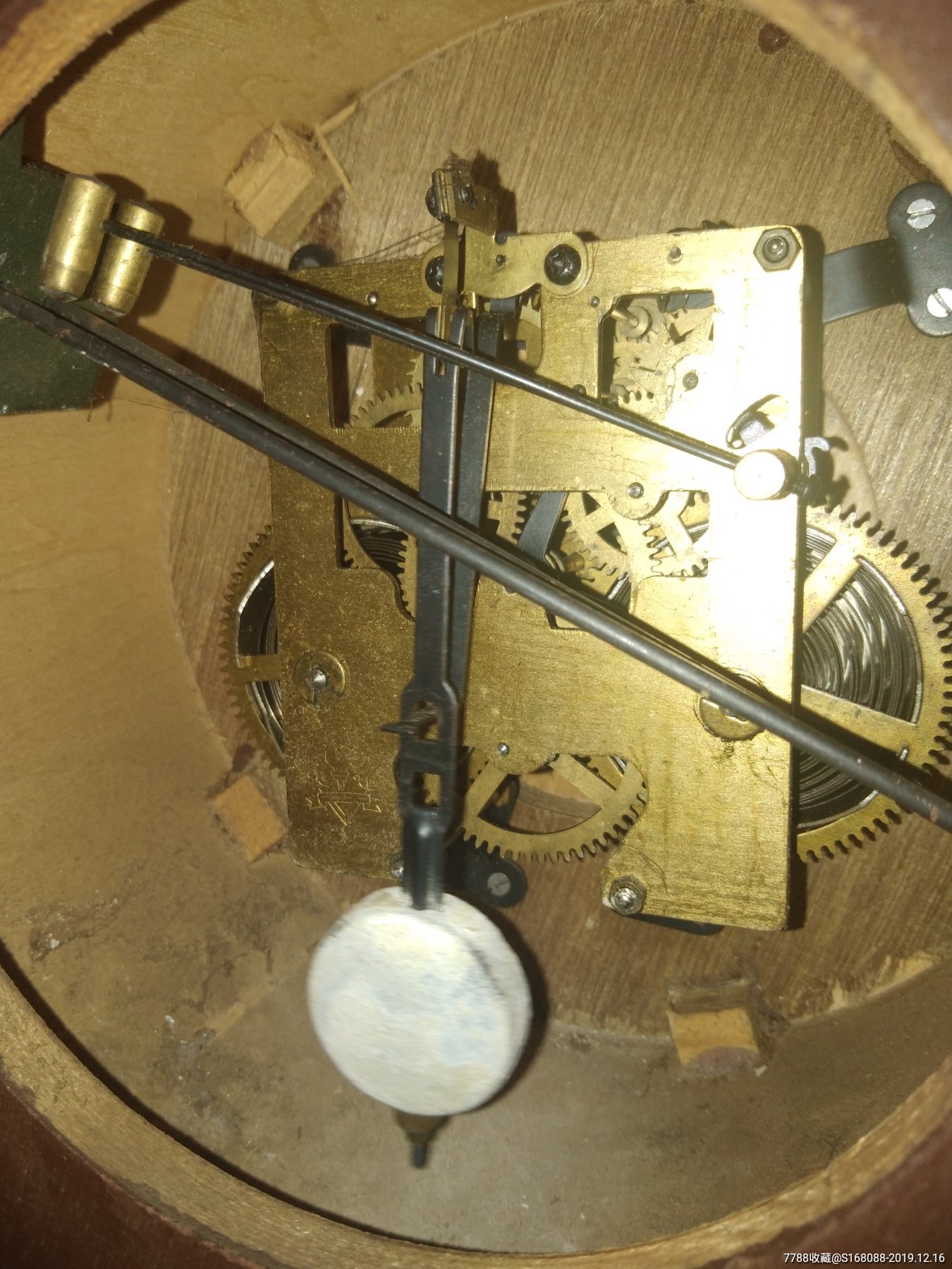 文革时期七八十年代老大连火炬牌树根老座钟老钟表机械上弦老式台钟