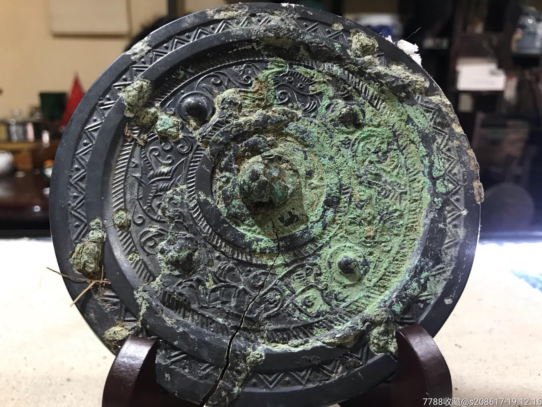 汉代四乳四神青铜镜包入盒标本出