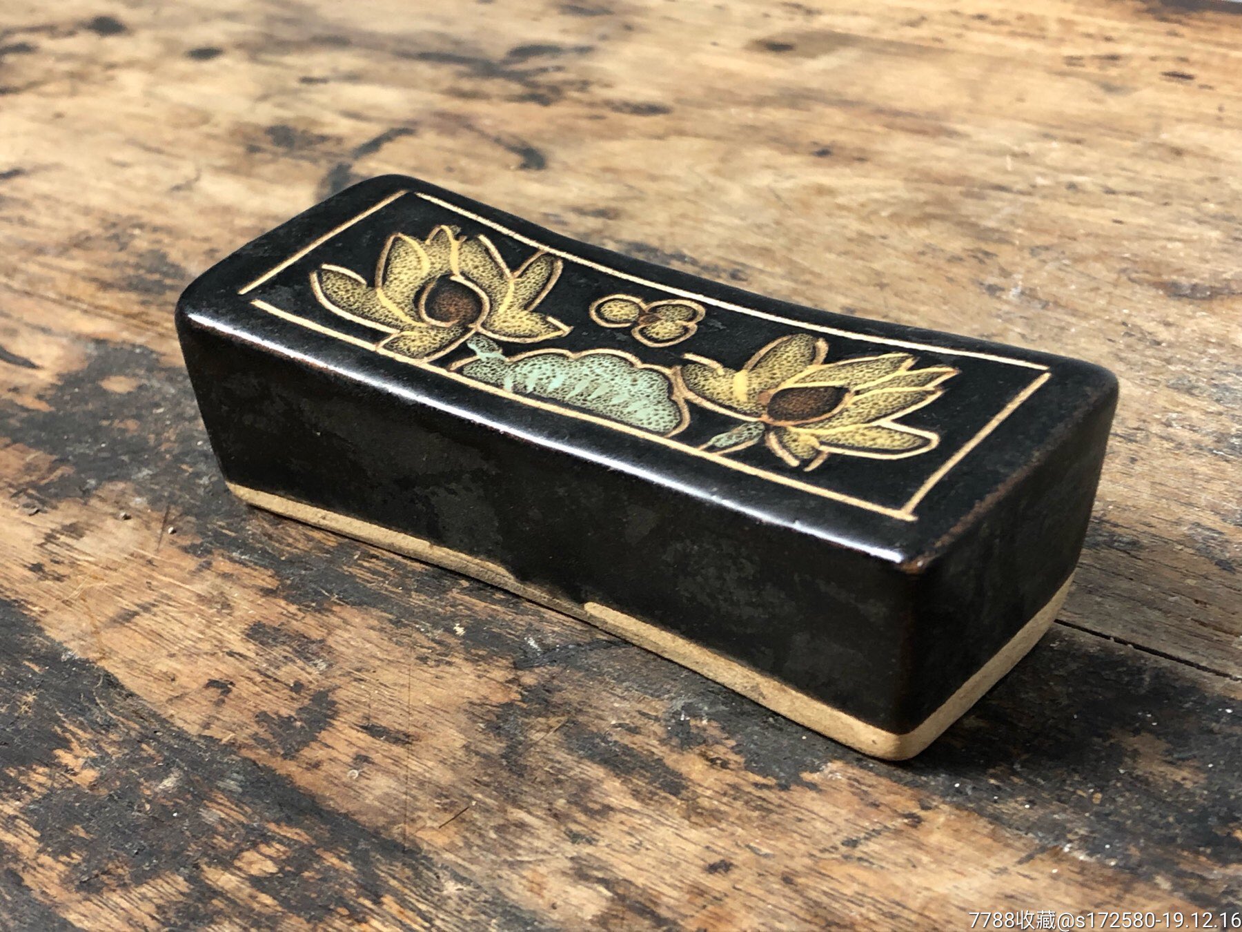 【磁州窑刻花脉枕】