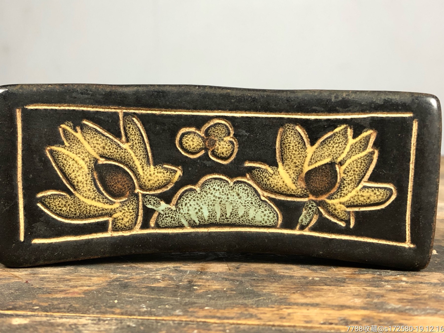 【磁州窑刻花脉枕】