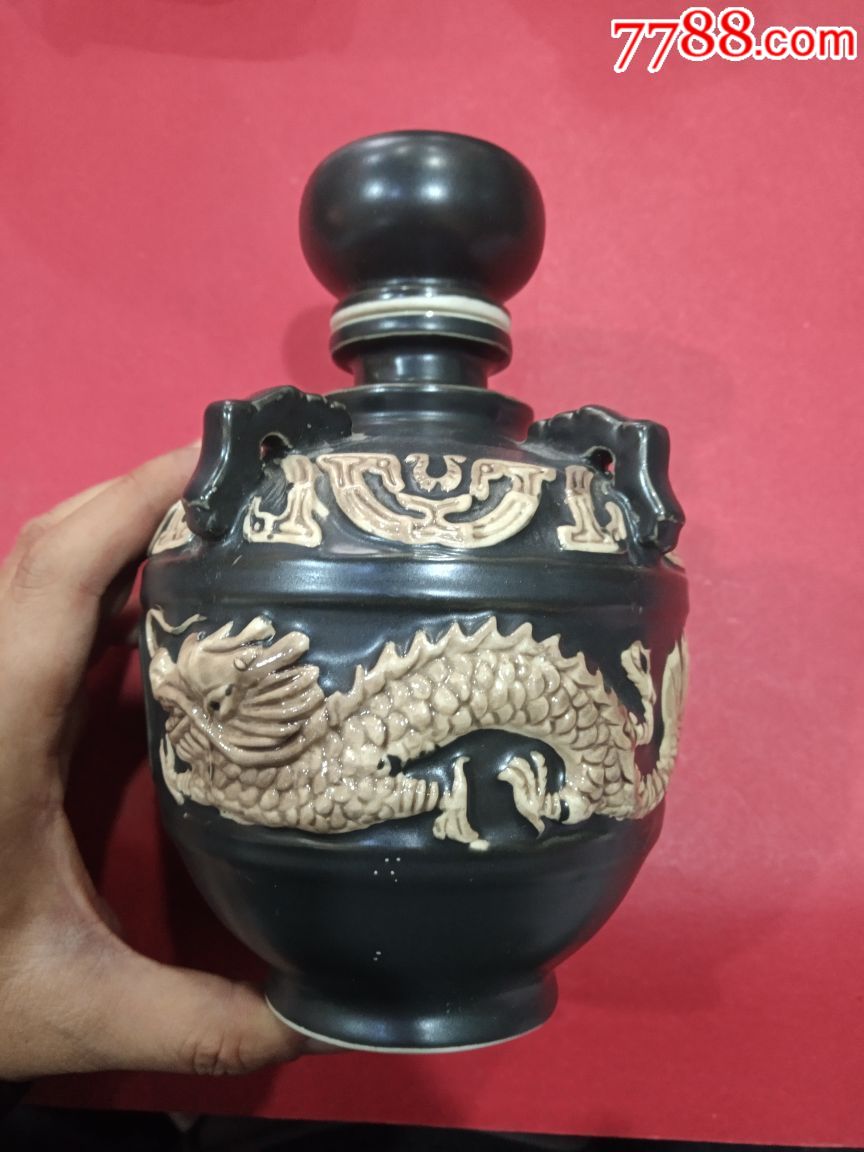 酱香收藏酒龙雕空酒瓶