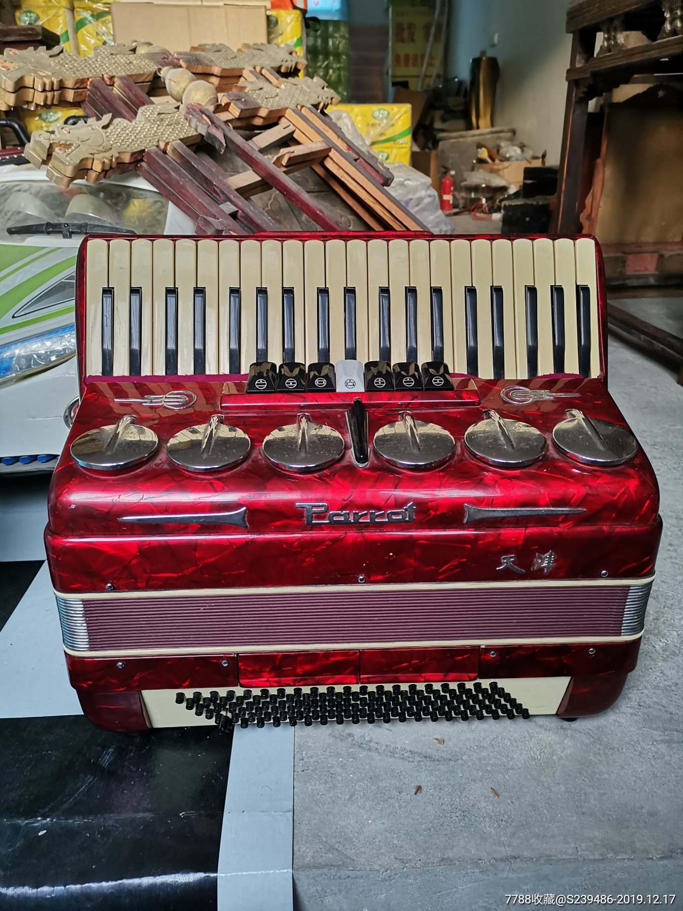 老天津牌手风琴,完好无损!