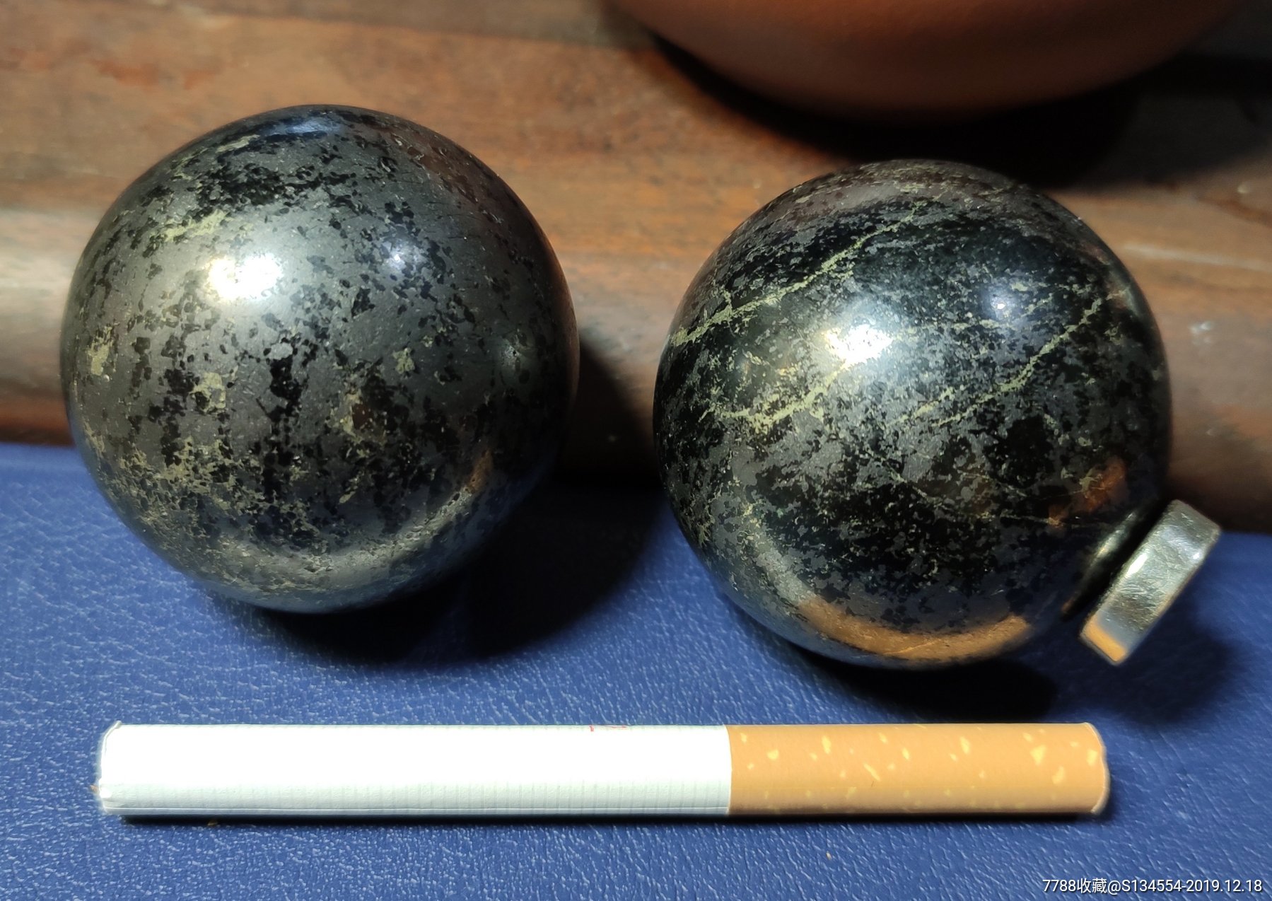 稀有陨石(陨铁)健身球一对