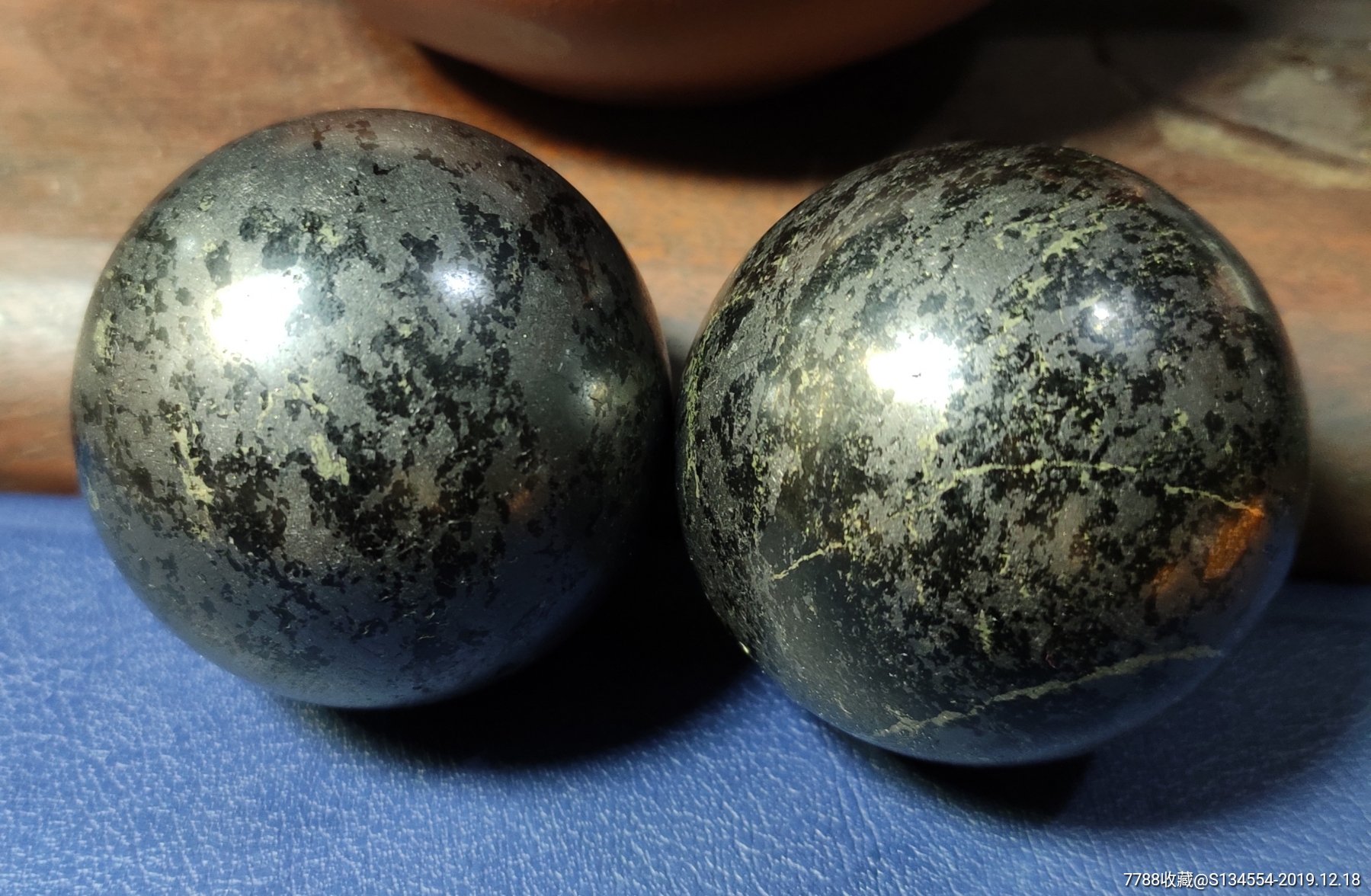 稀有陨石(陨铁)健身球一对