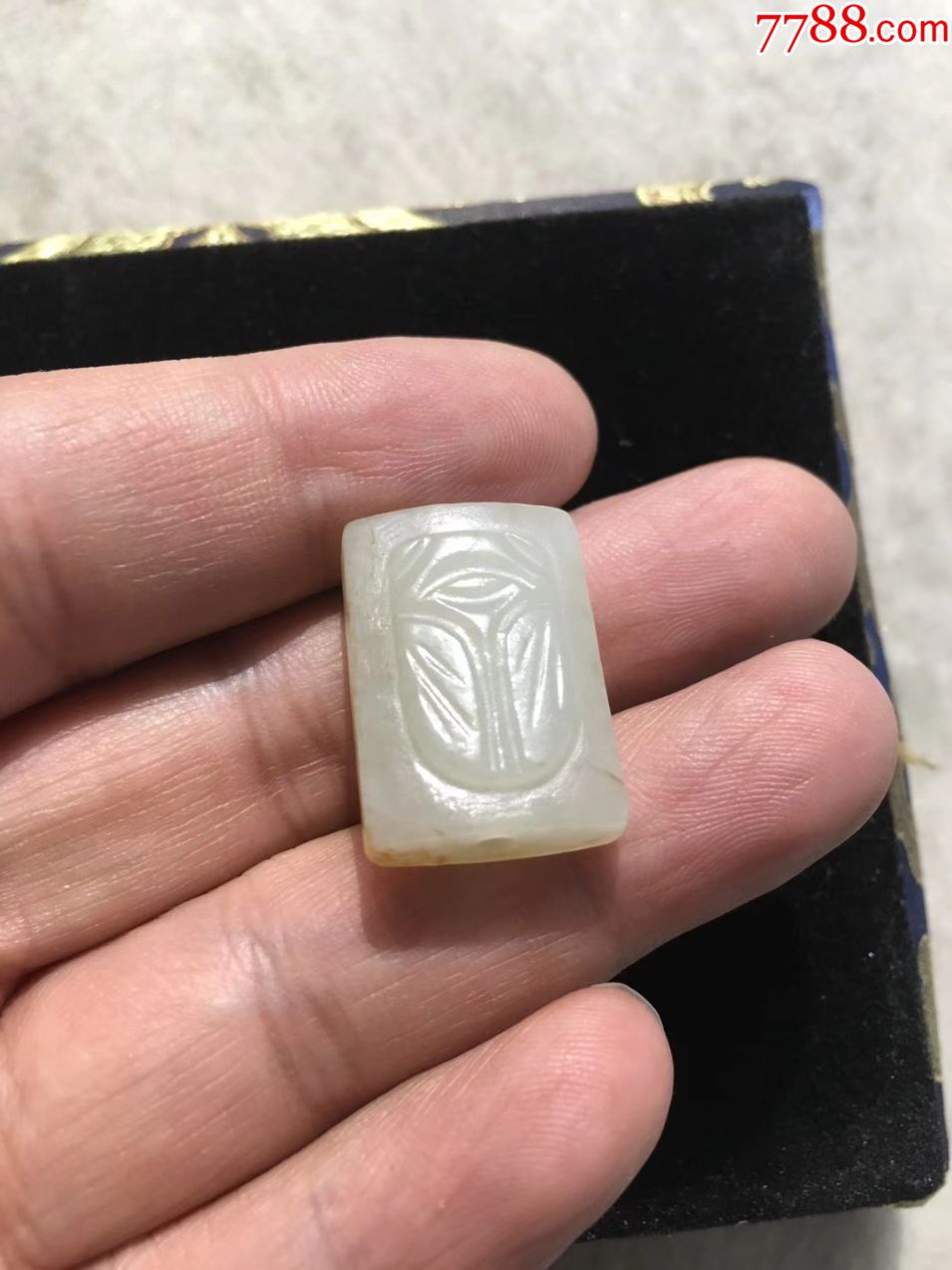 明代和田白玉雕蝉形扇坠