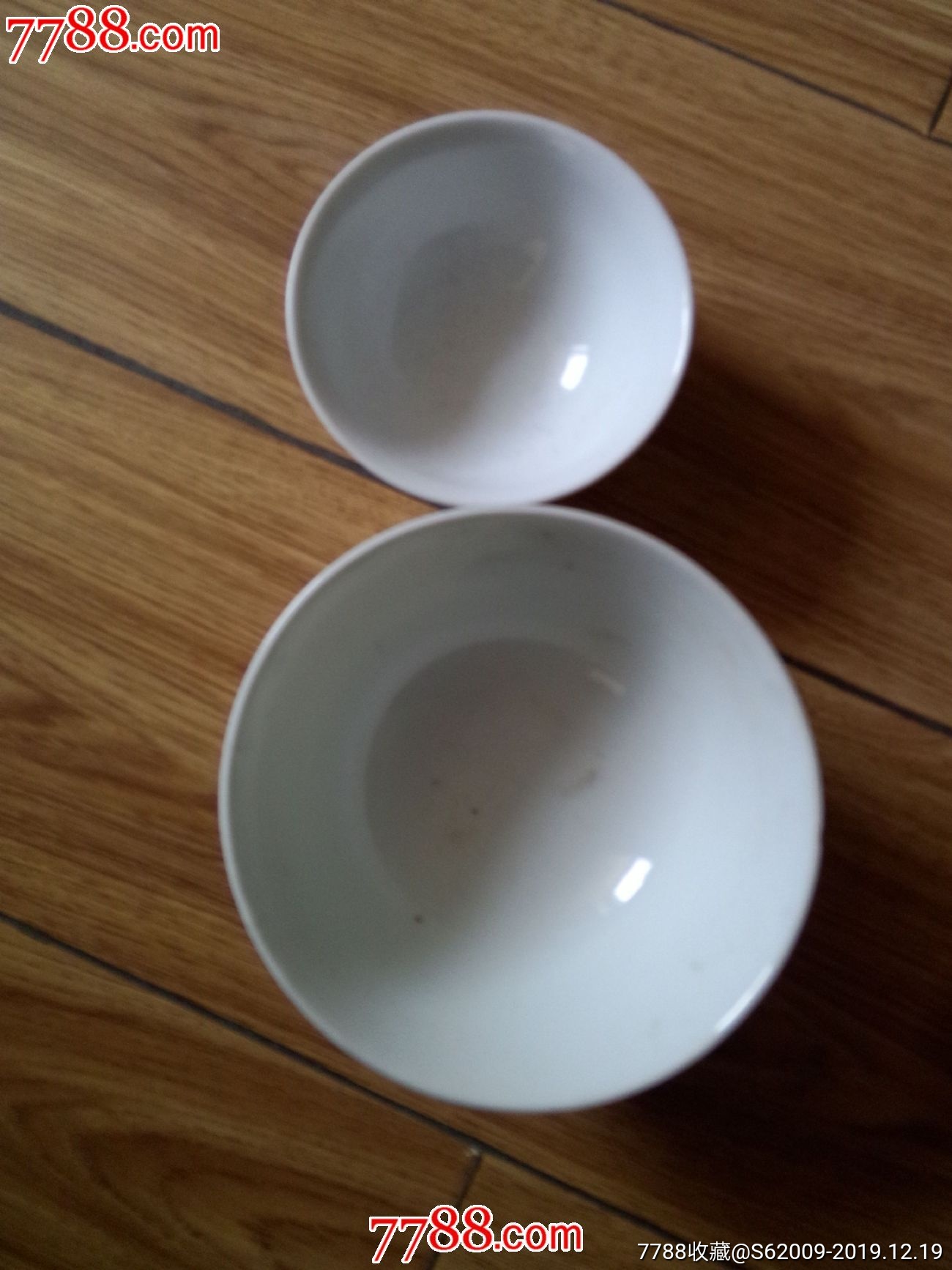 瓷碗两个同售