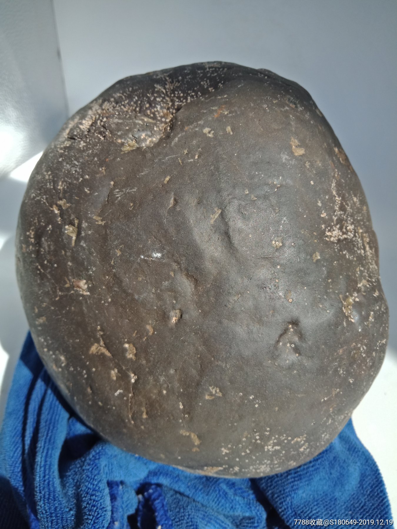 镍铁黑亮陨石(强吸磁铁)