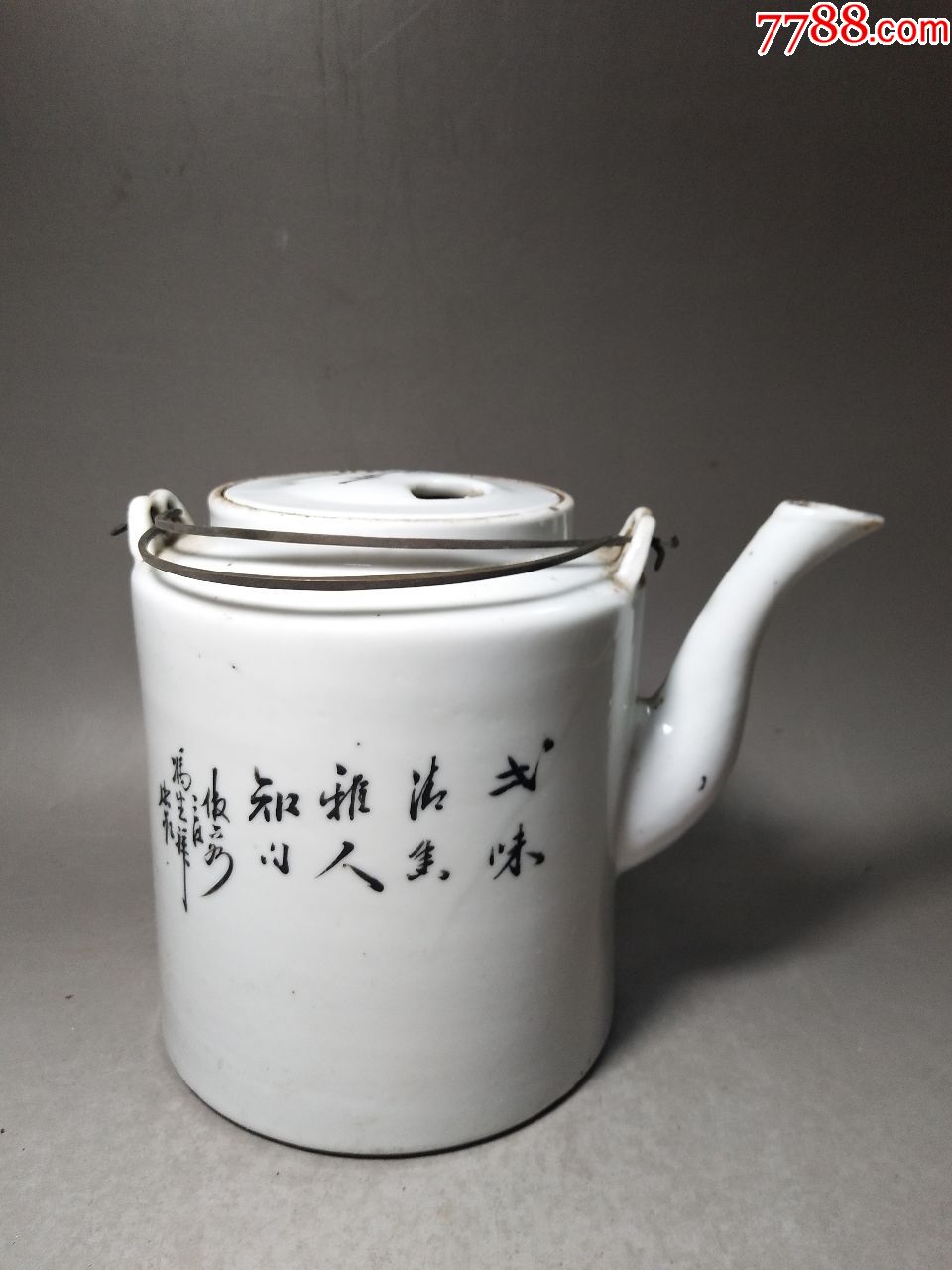 冯生祥作粉彩人物茶壶