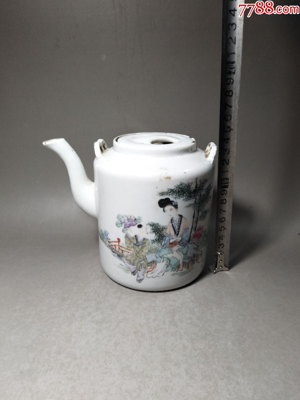 同胞猛醒振兴国货桐华居作粉彩人物茶壶