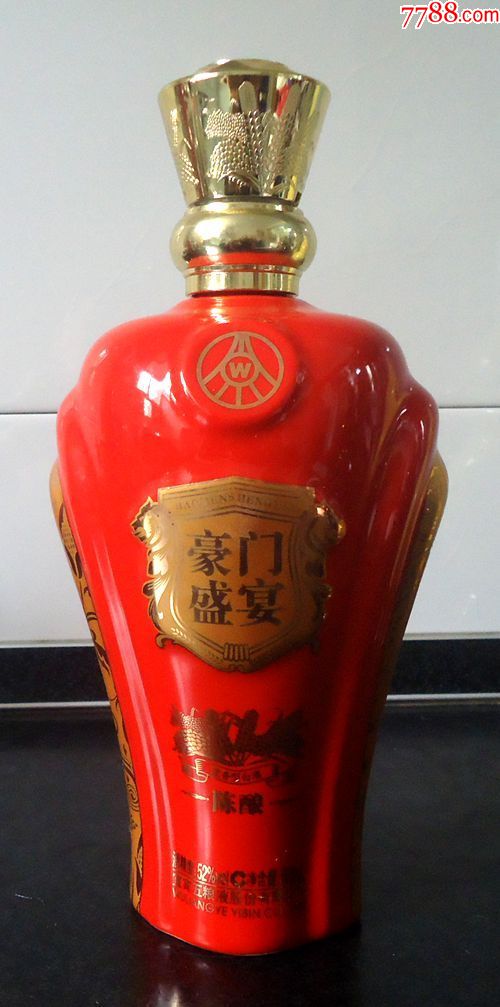 52度《豪门盛宴》五粮液酒瓶
