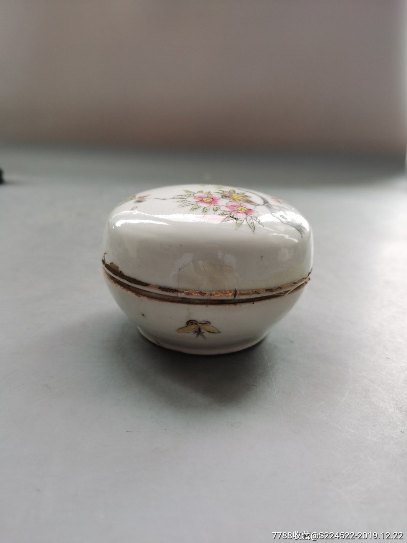 民国粉彩莺燕粉盒