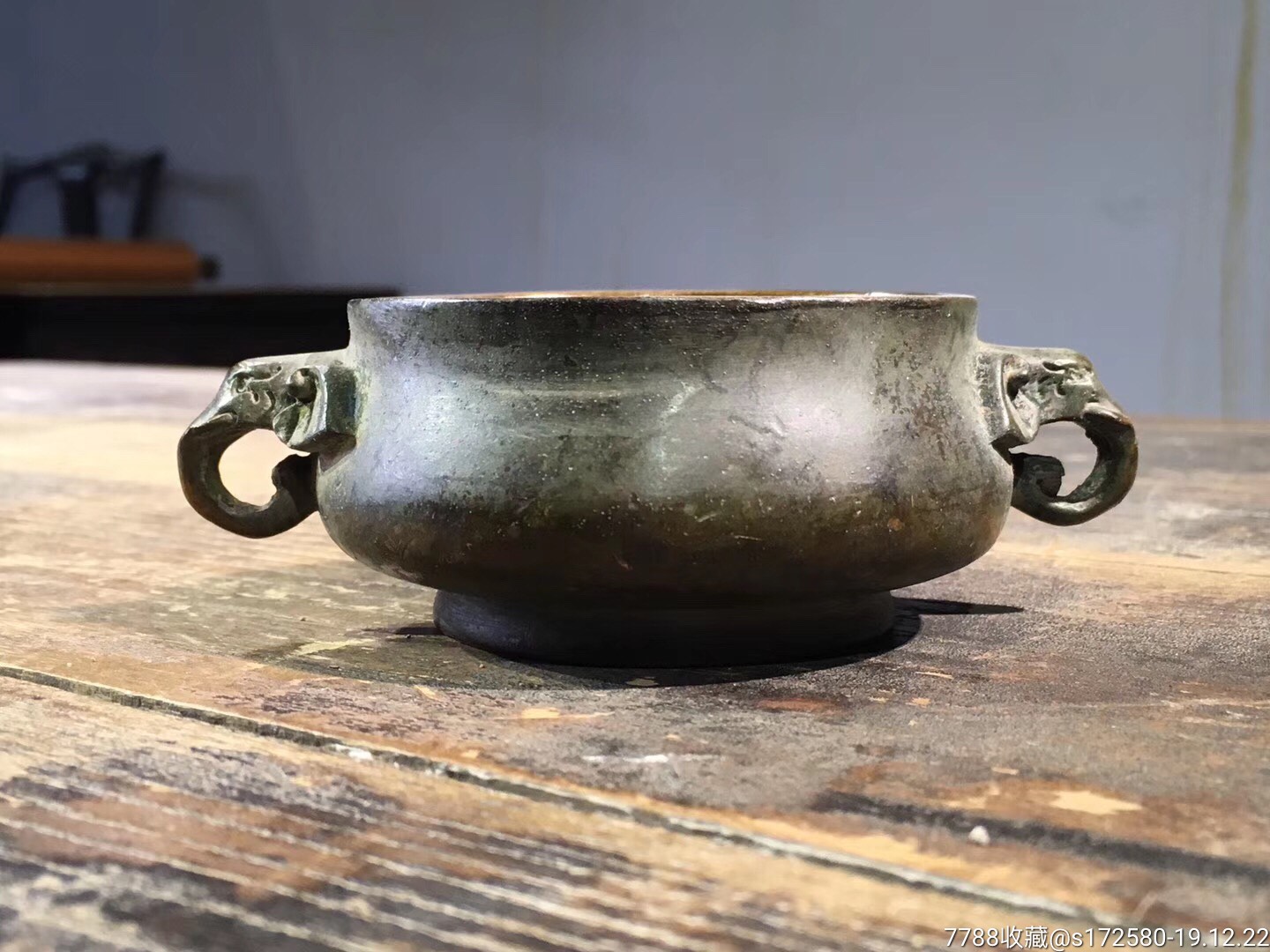 【双象耳铜香炉】