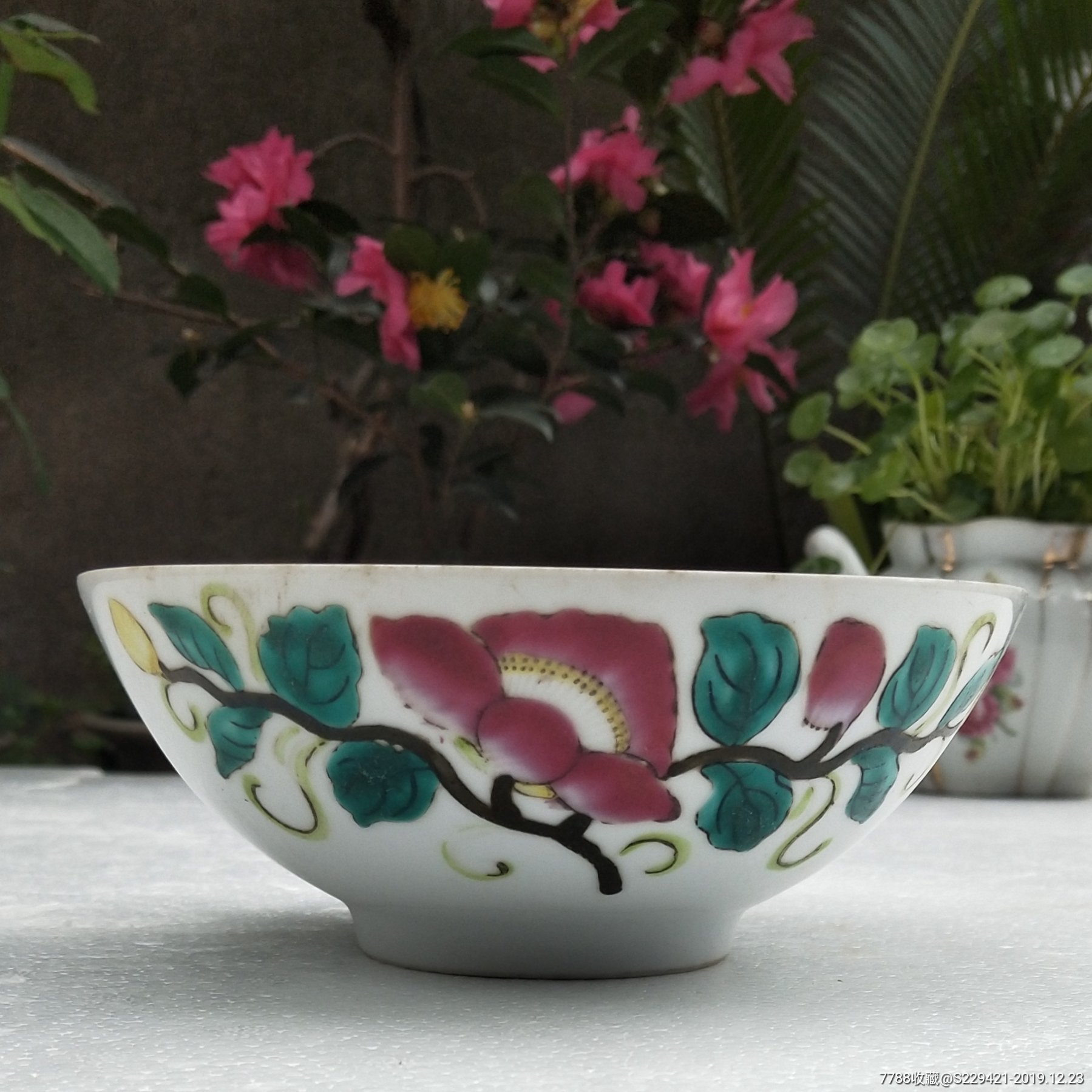 近代景德镇粉彩花纹瓷碗餐具摆件收藏品