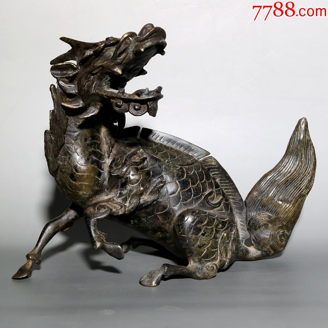 晚清时期麒麟瑞兽纹老铜熏香炉摆件