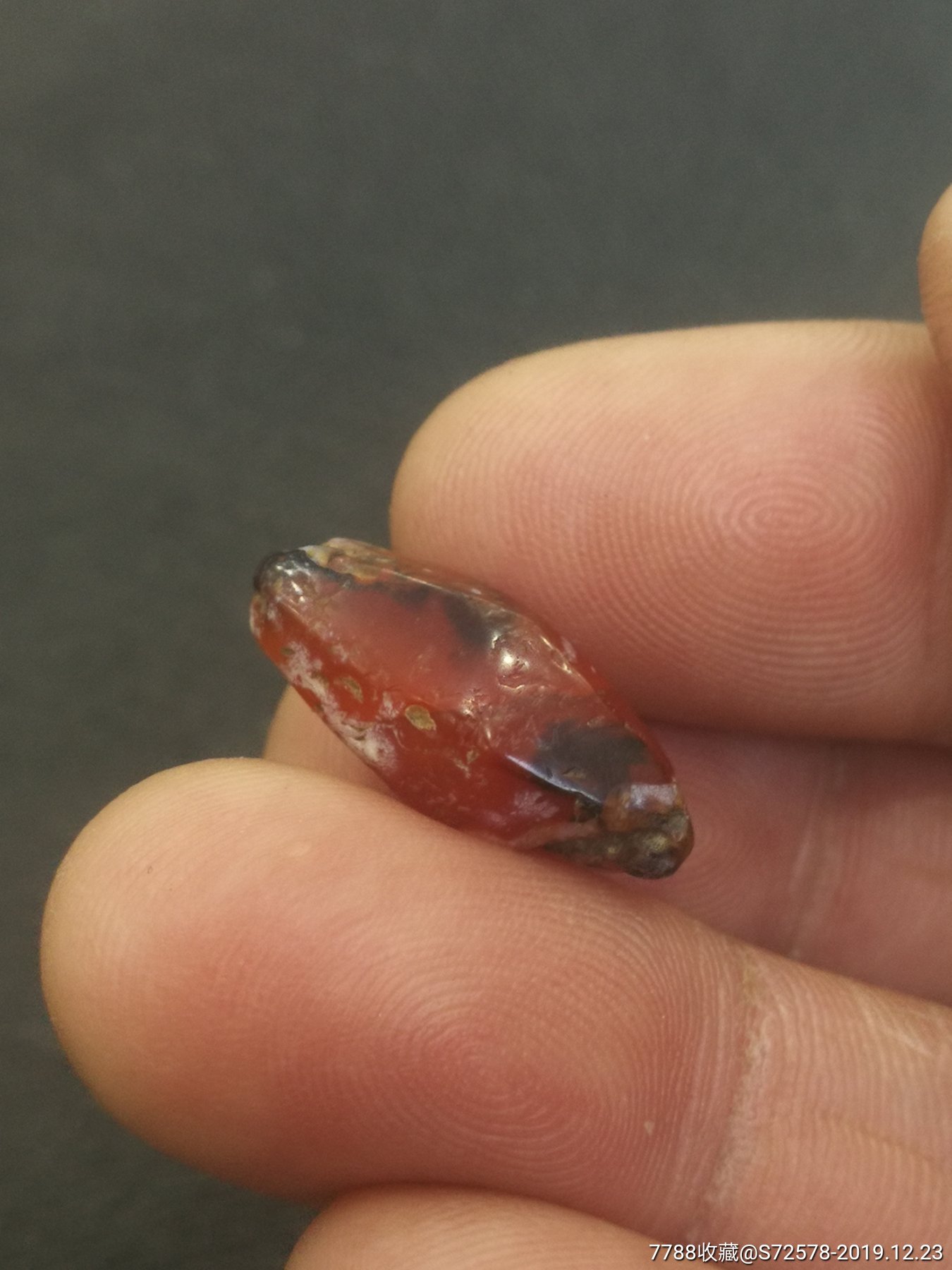 千年红玛瑙多棱珠