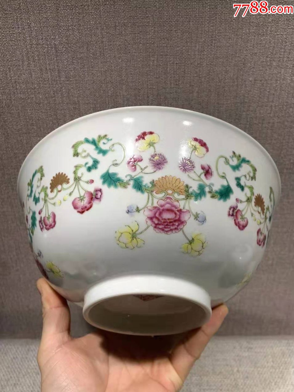 乾隆粉彩花卉碗