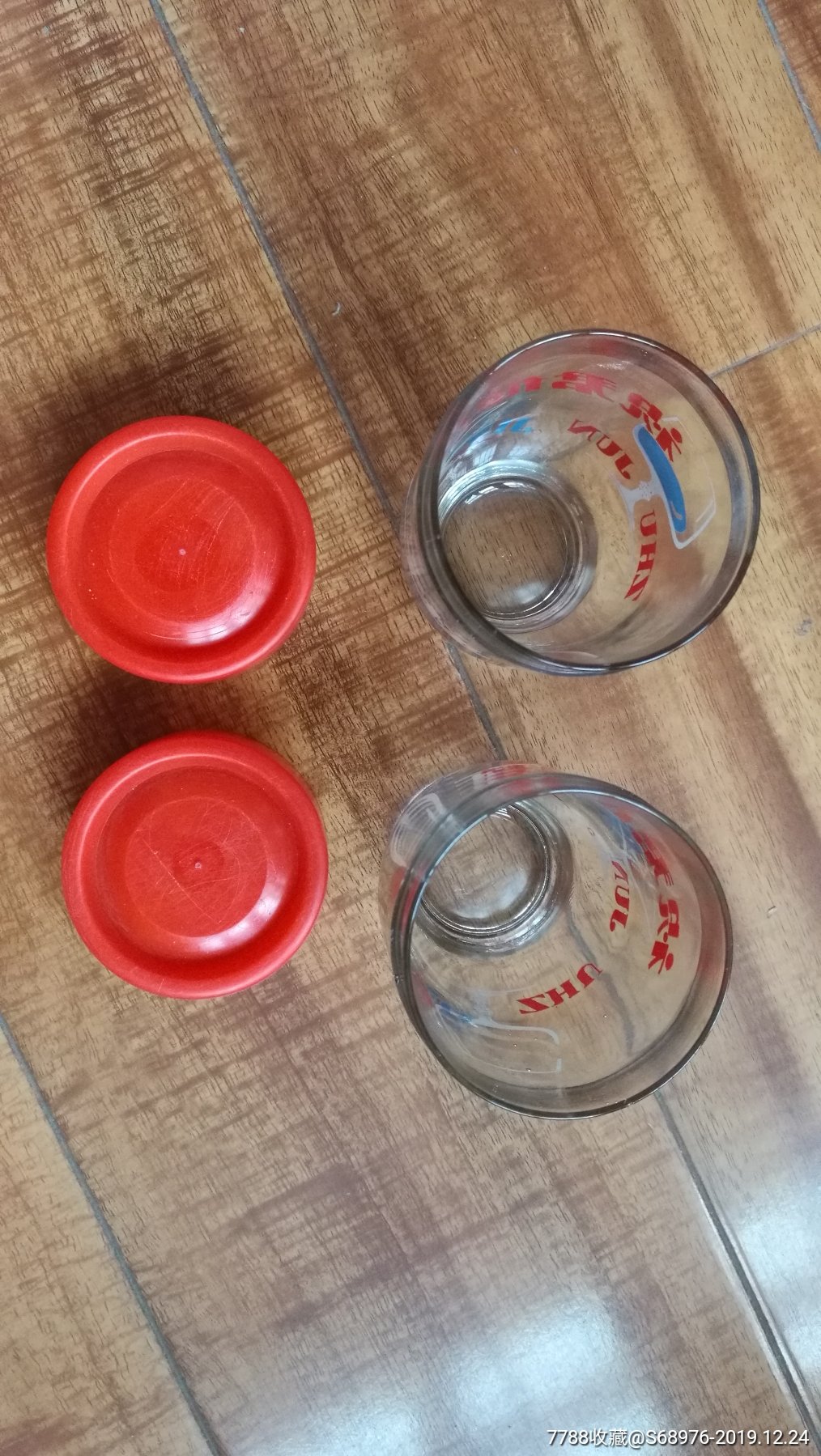老玻璃杯2个(塑盖),祝君健康,年代戏影视道具